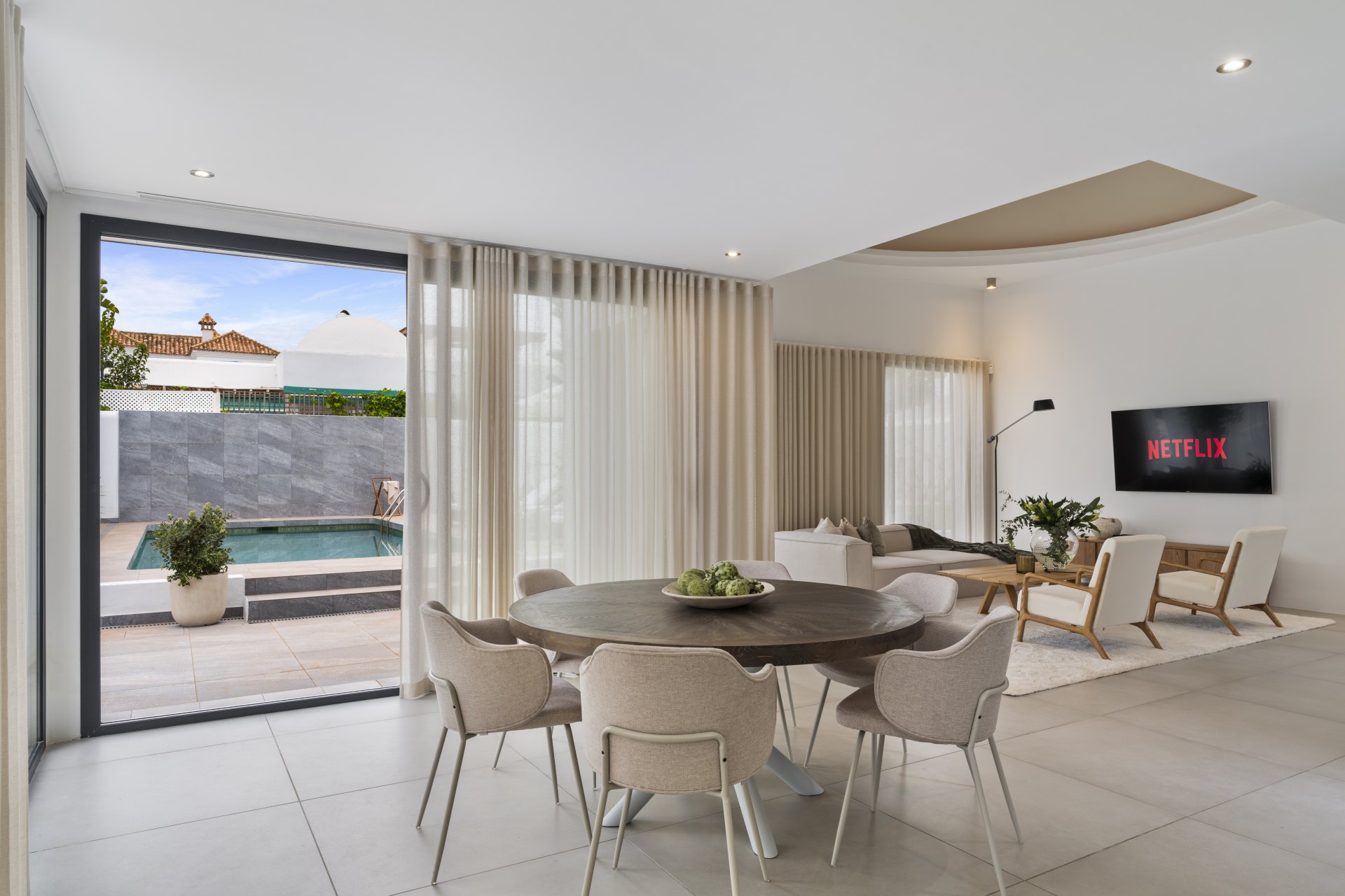 Villa with original design, close to the beach and in a very quiet residential area