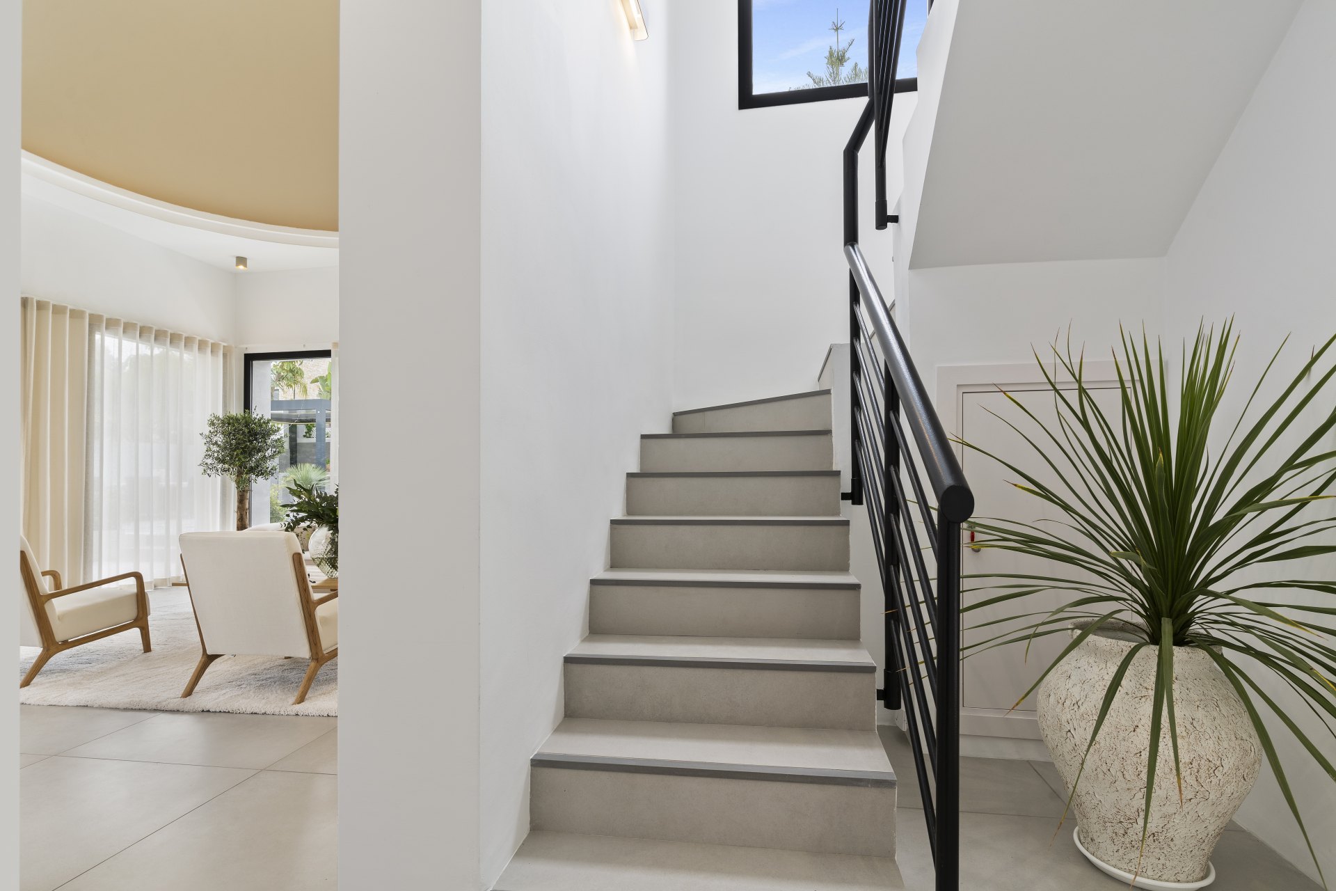 Villa with original design, close to the beach and in a very quiet residential area