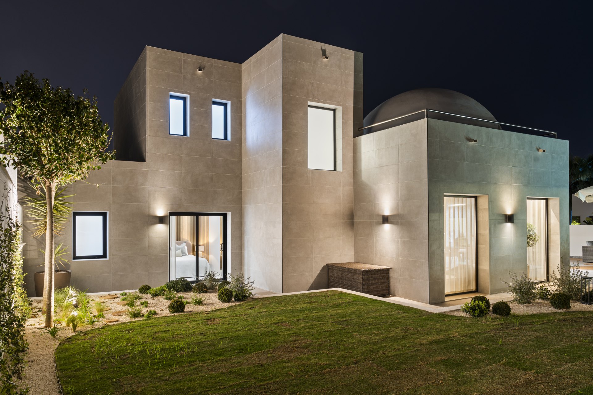 Villa with original design, close to the beach and in a very quiet residential area