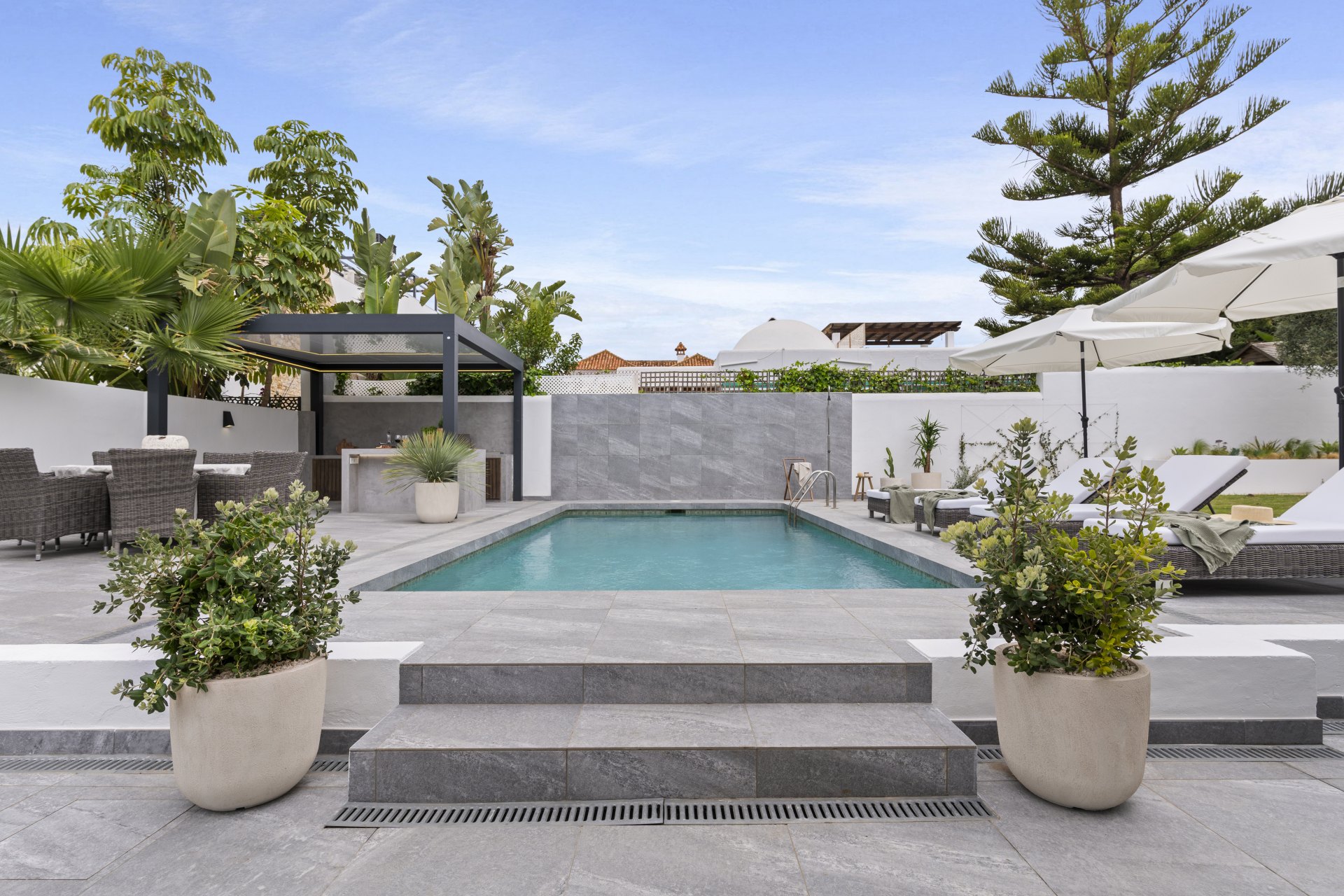 Villa with original design, close to the beach and in a very quiet residential area