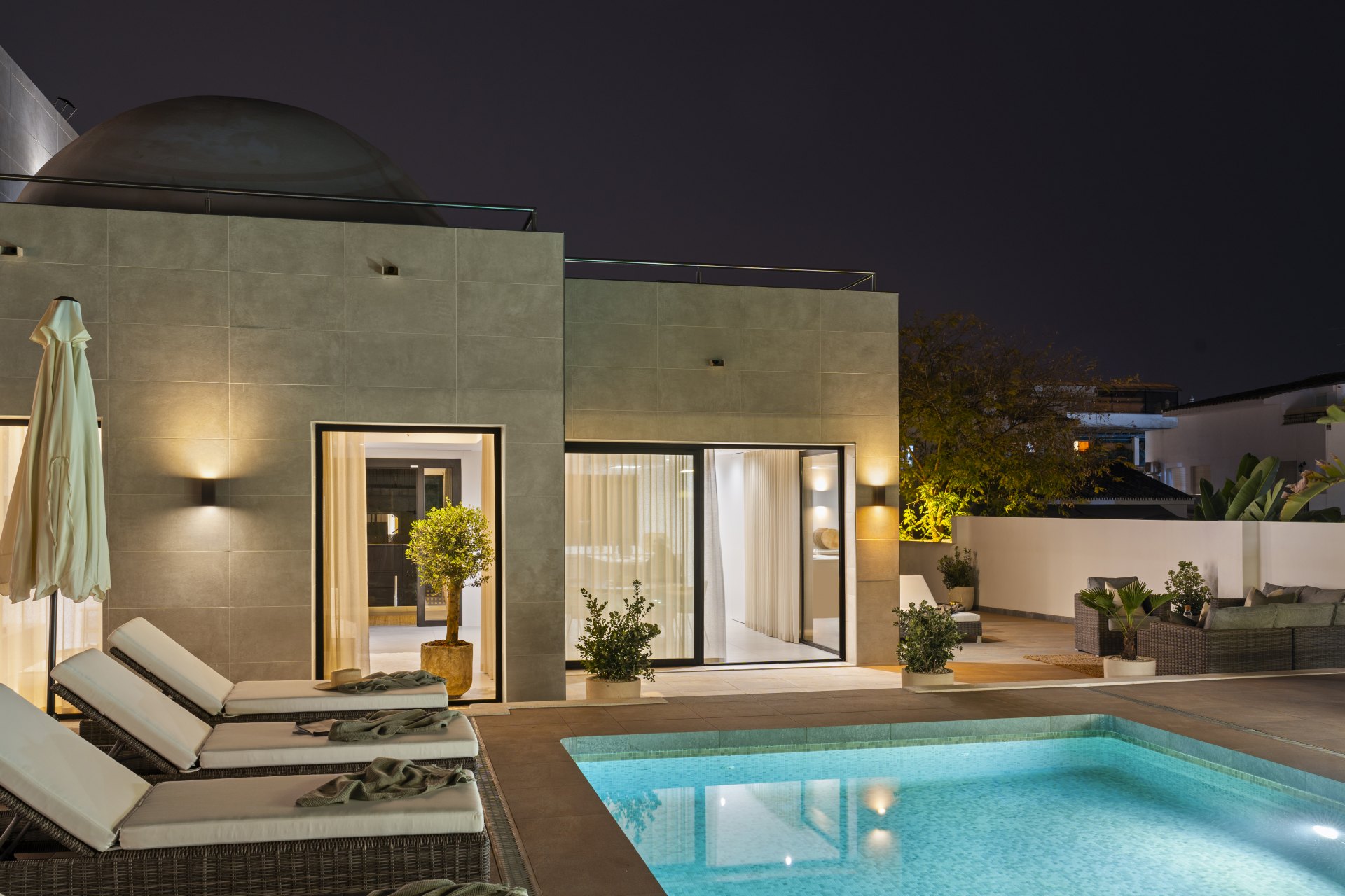 Villa with original design, close to the beach and in a very quiet residential area