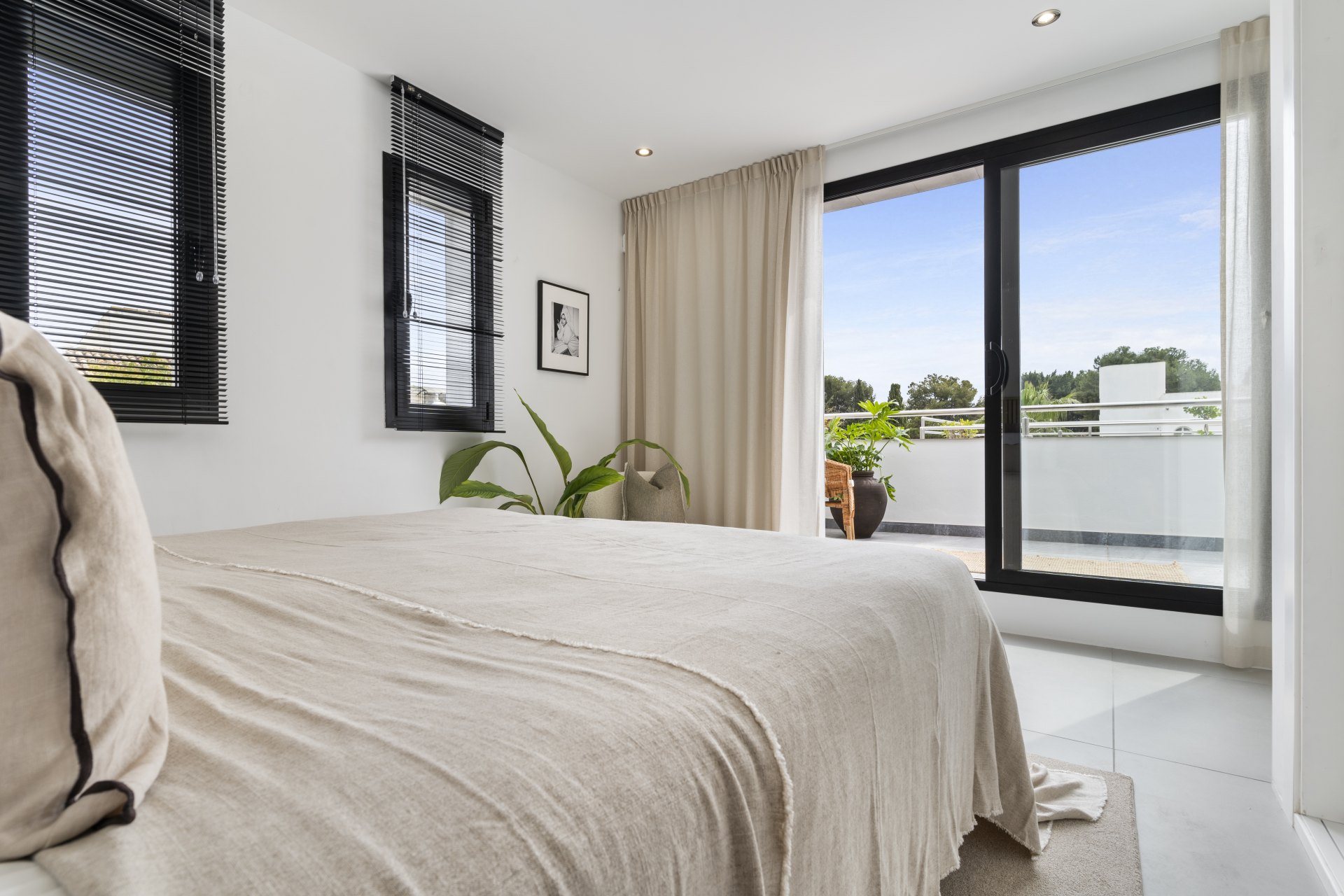 Villa with original design, close to the beach and in a very quiet residential area