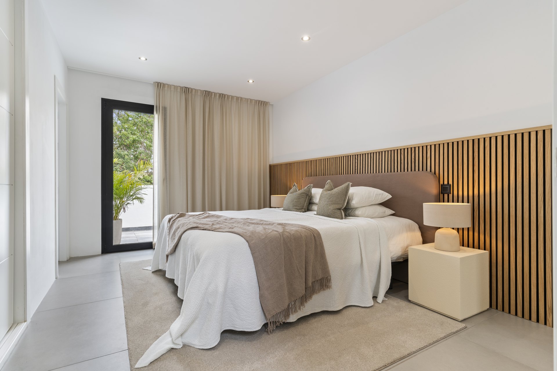 Villa with original design, close to the beach and in a very quiet residential area