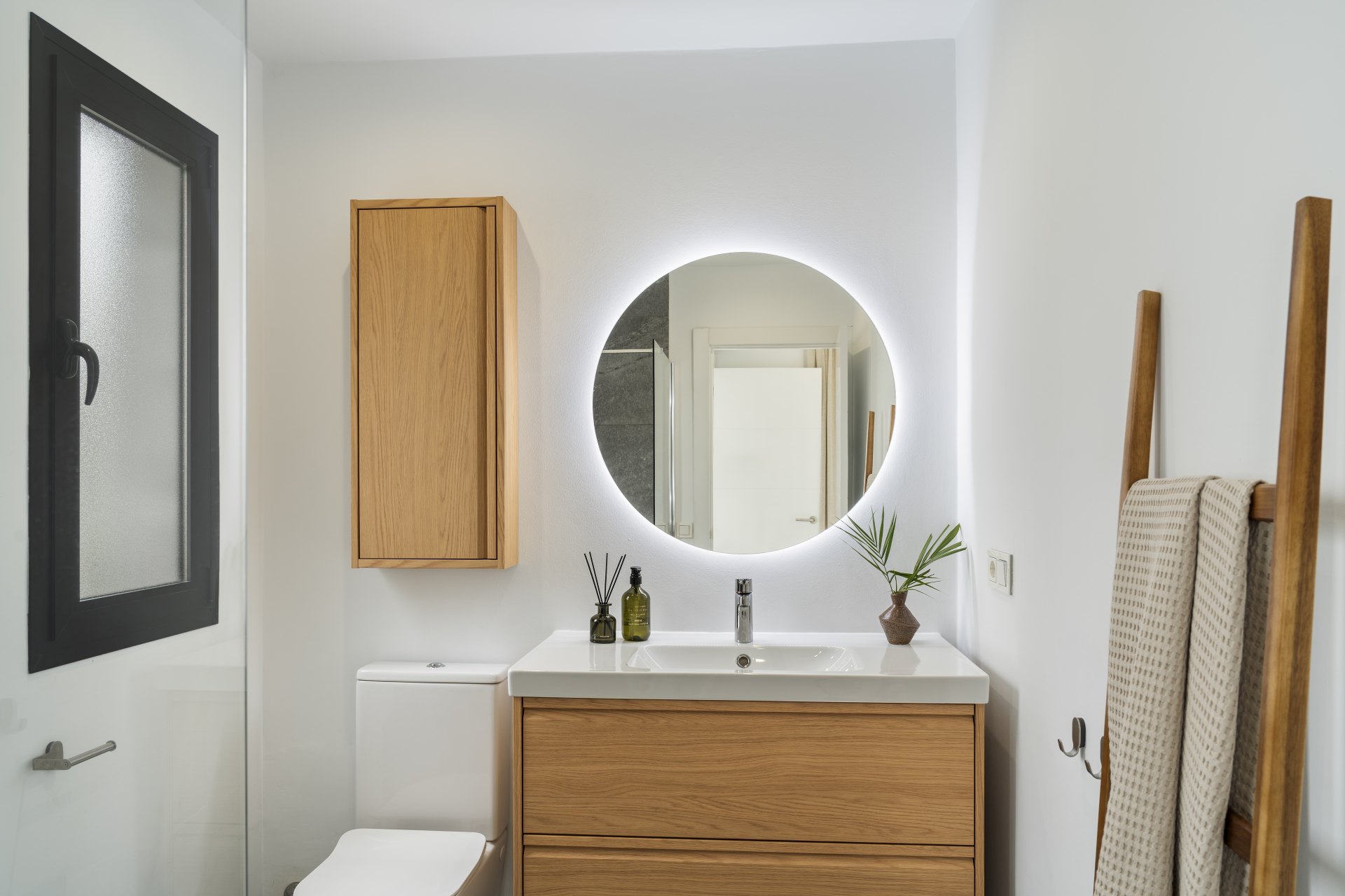 Villa with original design, close to the beach and in a very quiet residential area