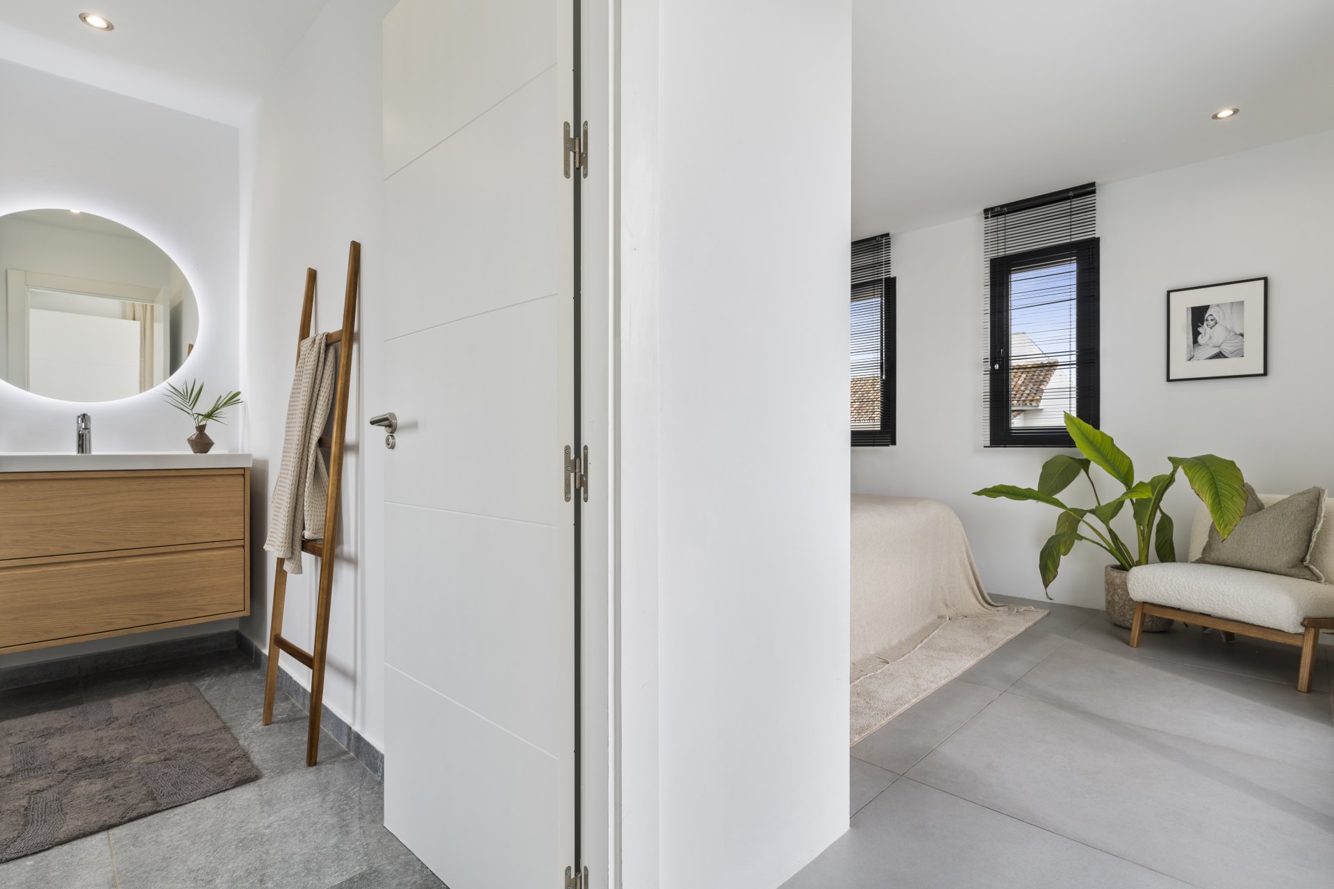 Villa with original design, close to the beach and in a very quiet residential area