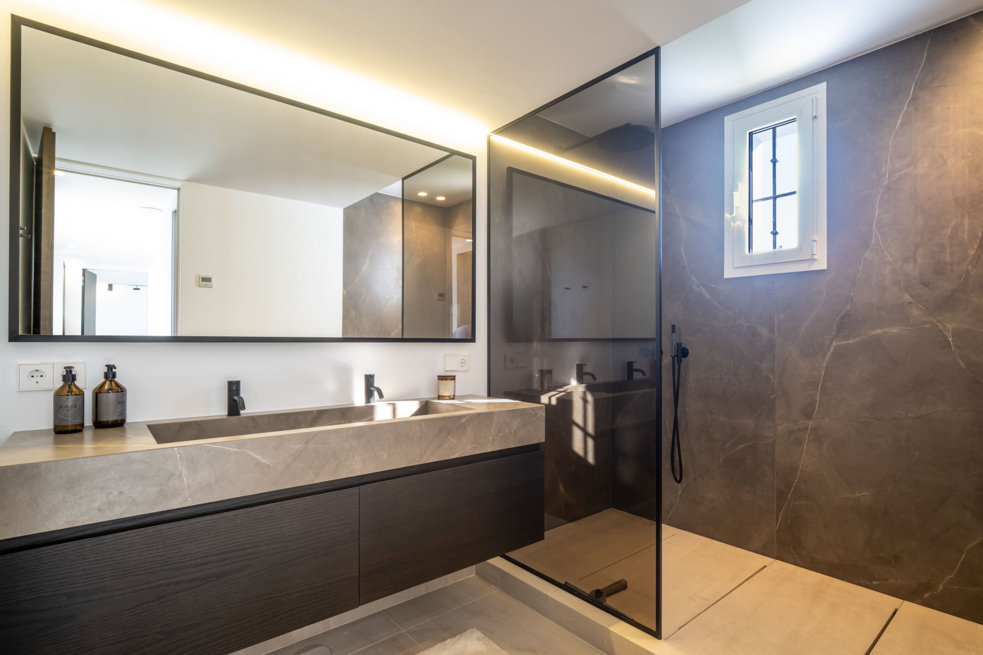 Casa adosada con espacios exteriores increíbles para disfrutar totalmente de la vida mediterránea