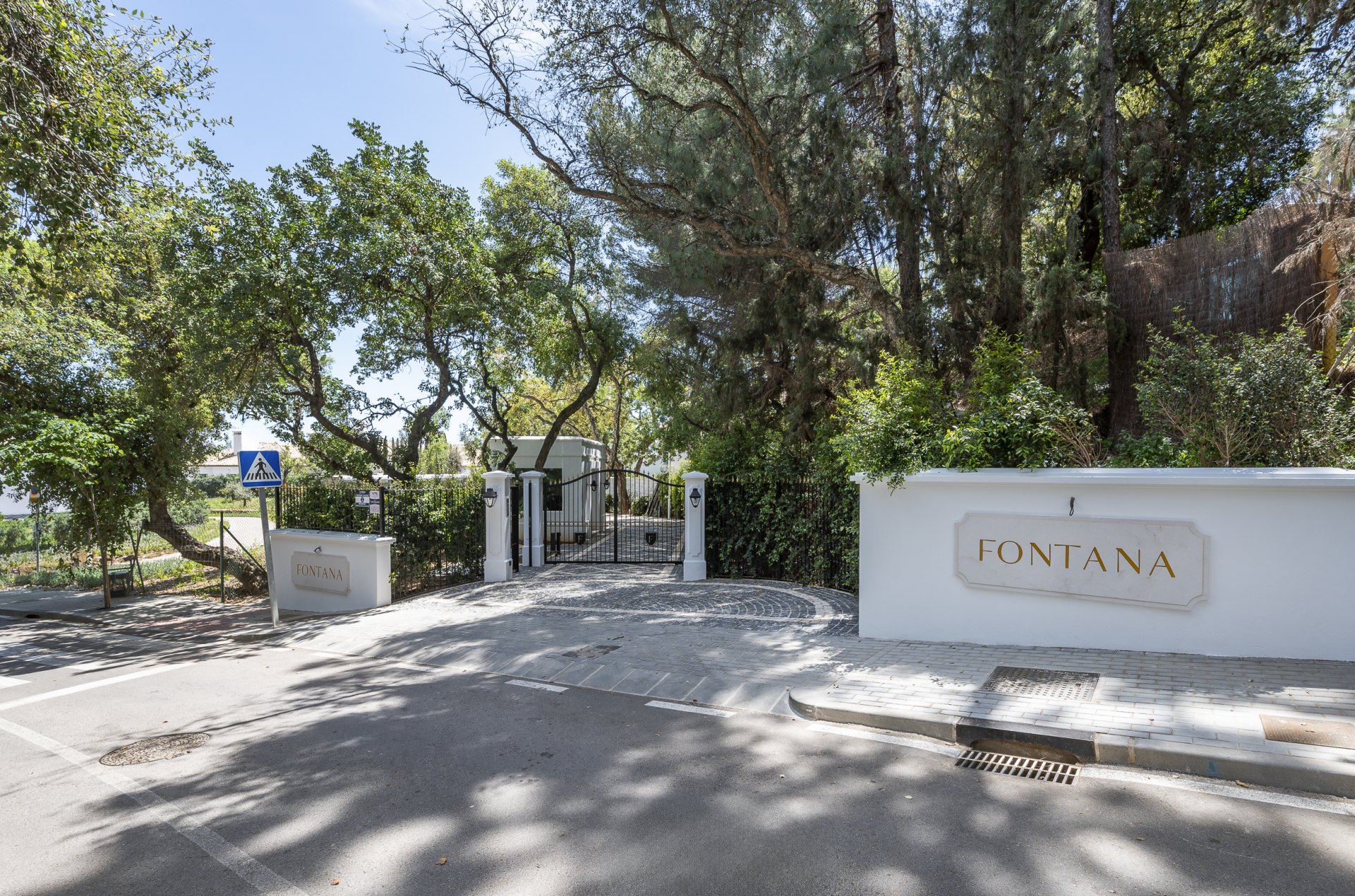 Exceptional luxury villa, with top security and beautiful views, in Cascada de Camojan