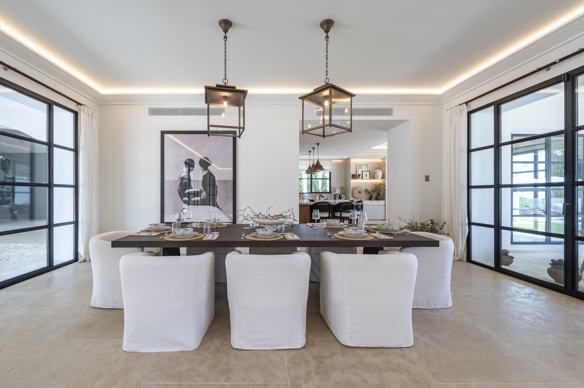 Exceptional luxury villa, with top security and beautiful views, in Cascada de Camojan