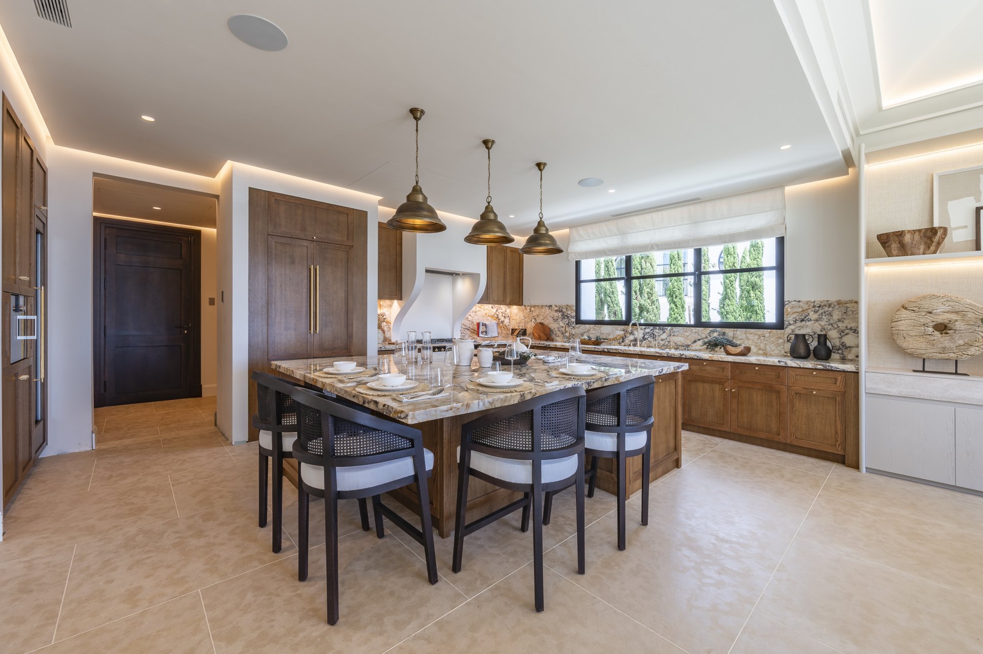 Exceptional luxury villa, with top security and beautiful views, in Cascada de Camojan