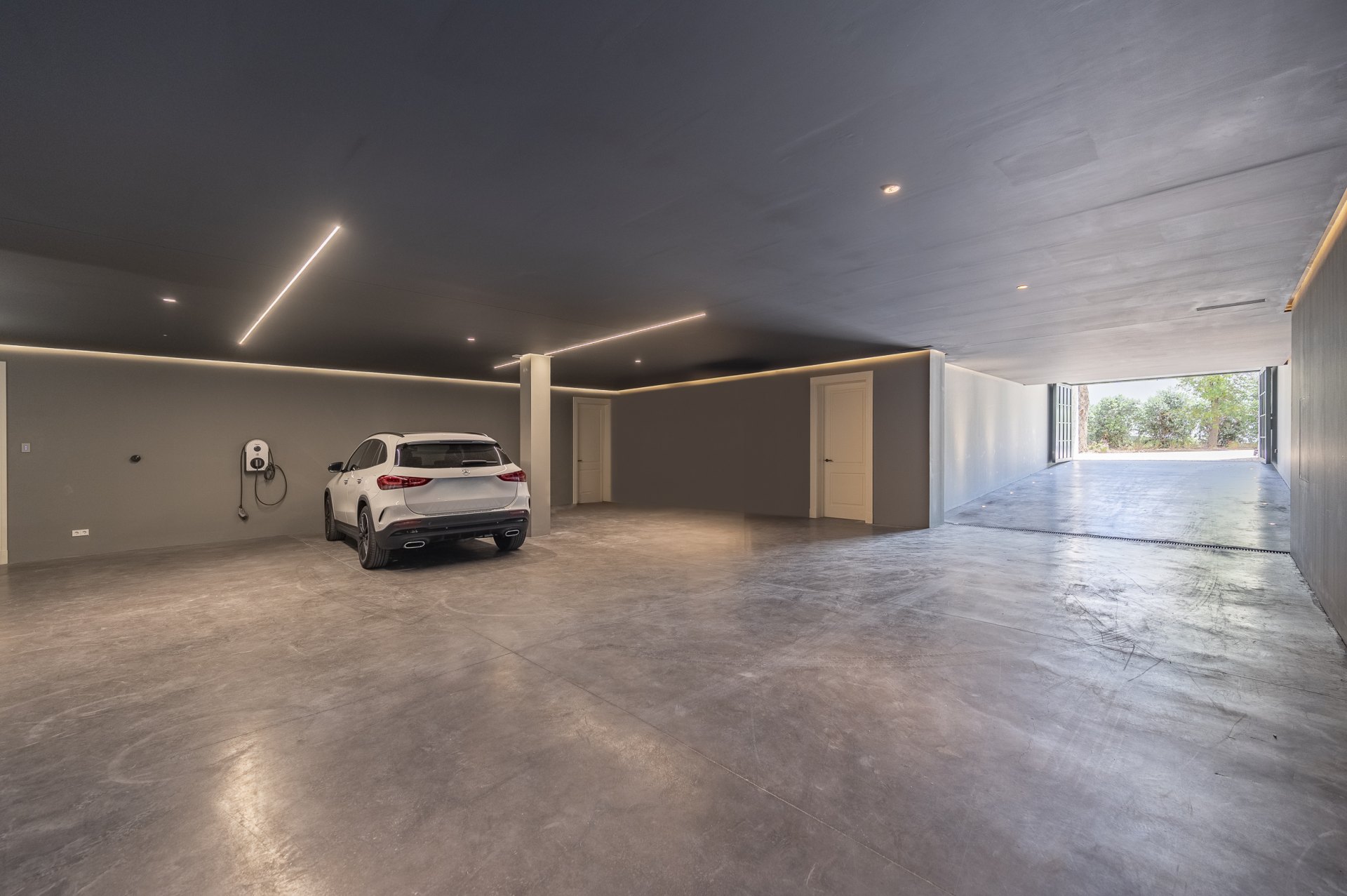 Exceptional luxury villa, with top security and beautiful views, in Cascada de Camojan