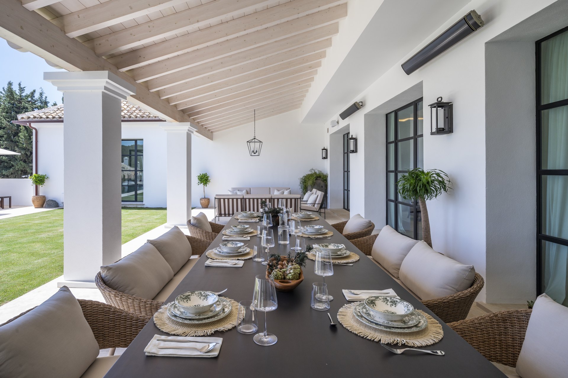 Exceptional luxury villa, with top security and beautiful views, in Cascada de Camojan