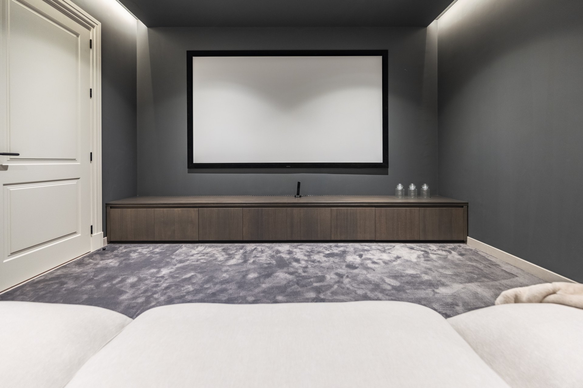 Exceptional luxury villa, with top security and beautiful views, in Cascada de Camojan