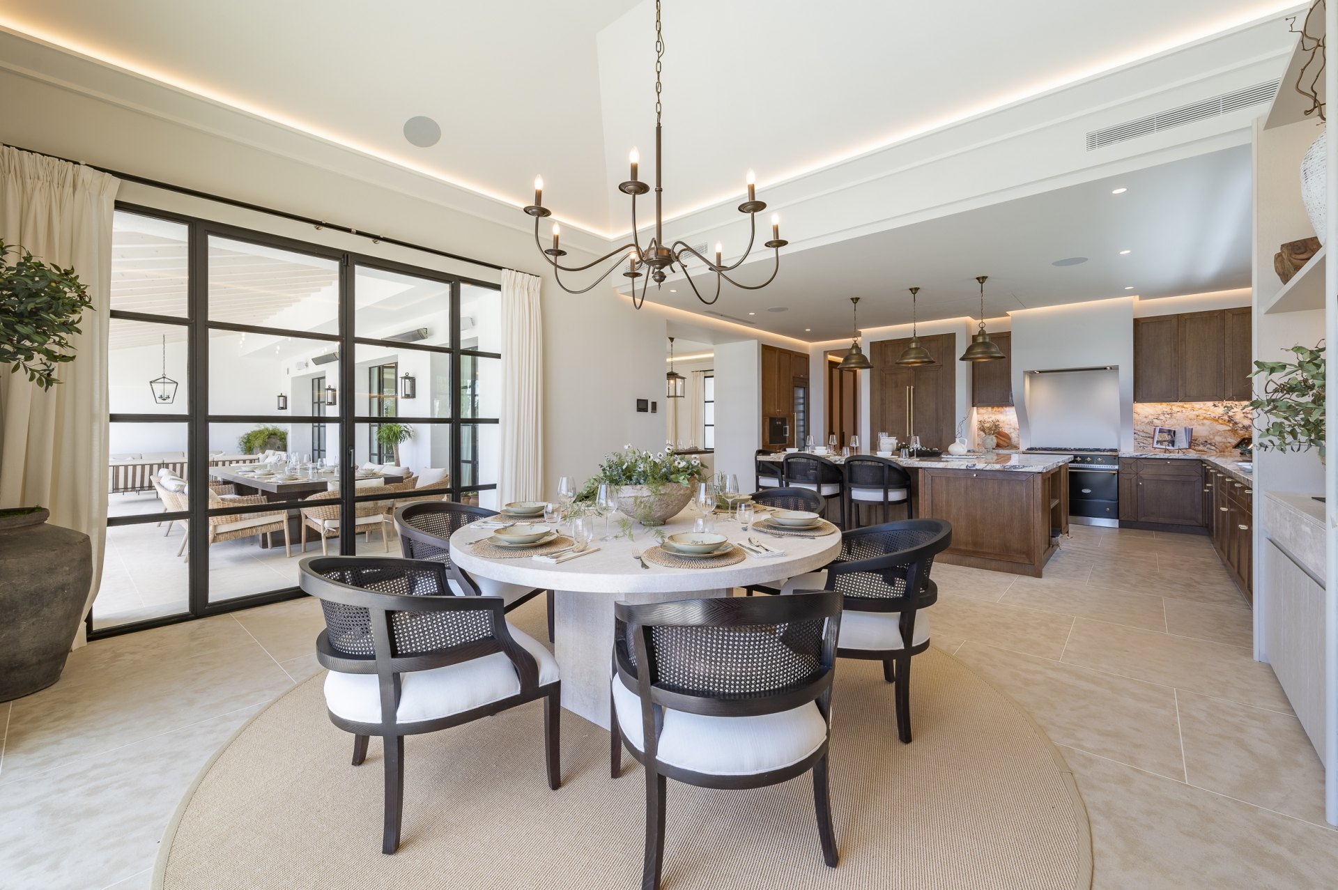 Exceptional luxury villa, with top security and beautiful views, in Cascada de Camojan