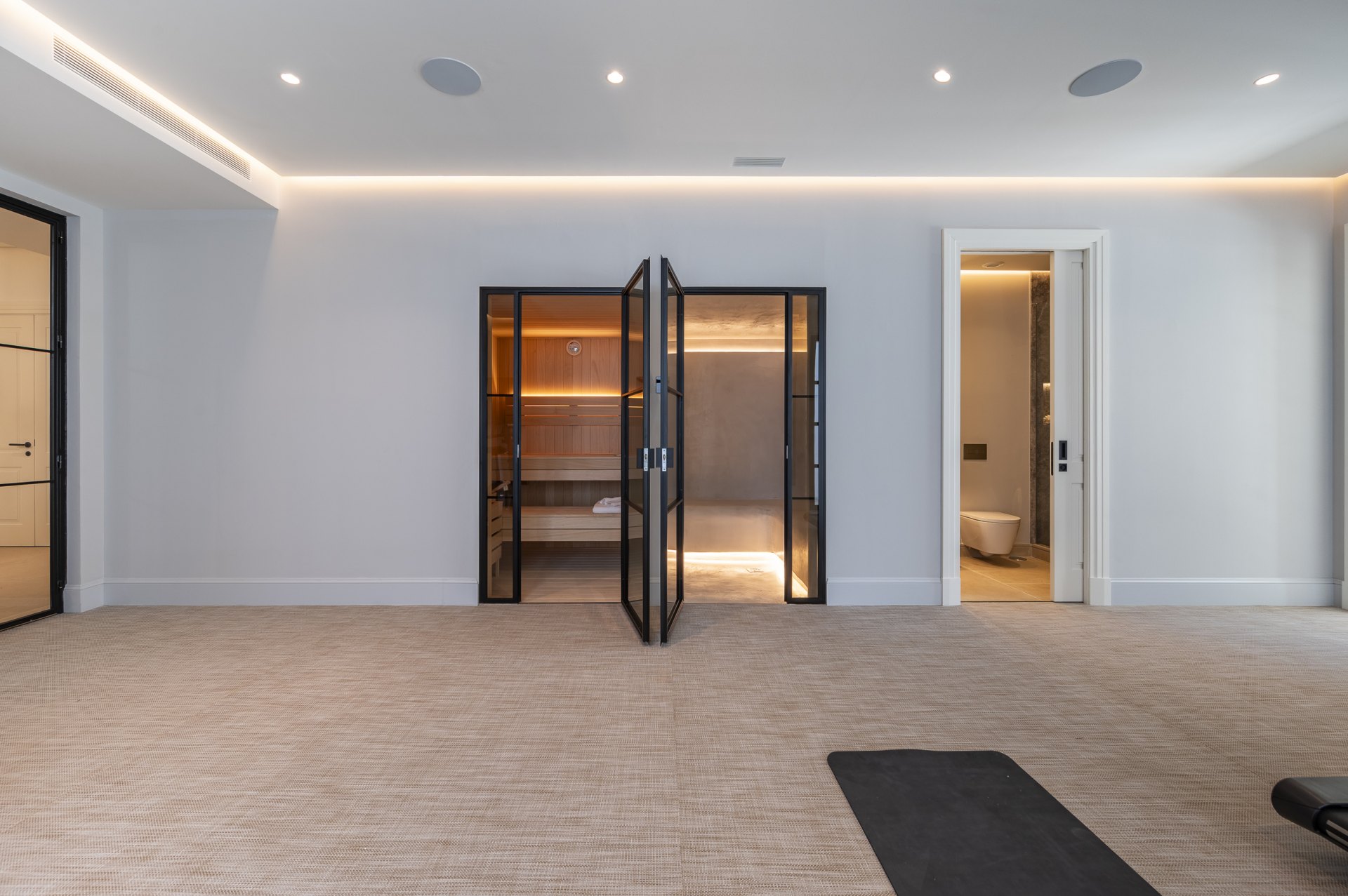 Exceptional luxury villa, with top security and beautiful views, in Cascada de Camojan