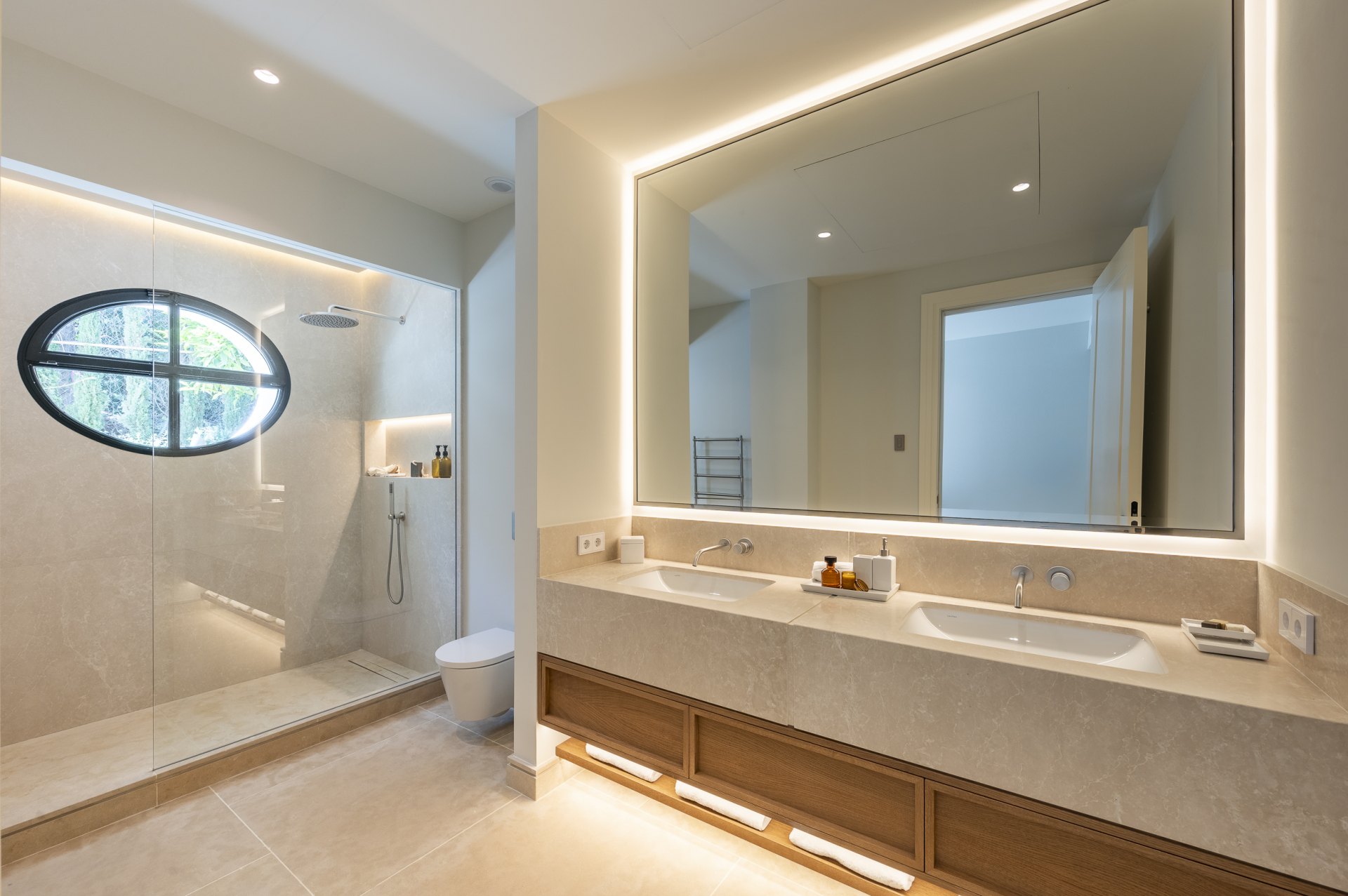 Exceptional luxury villa, with top security and beautiful views, in Cascada de Camojan