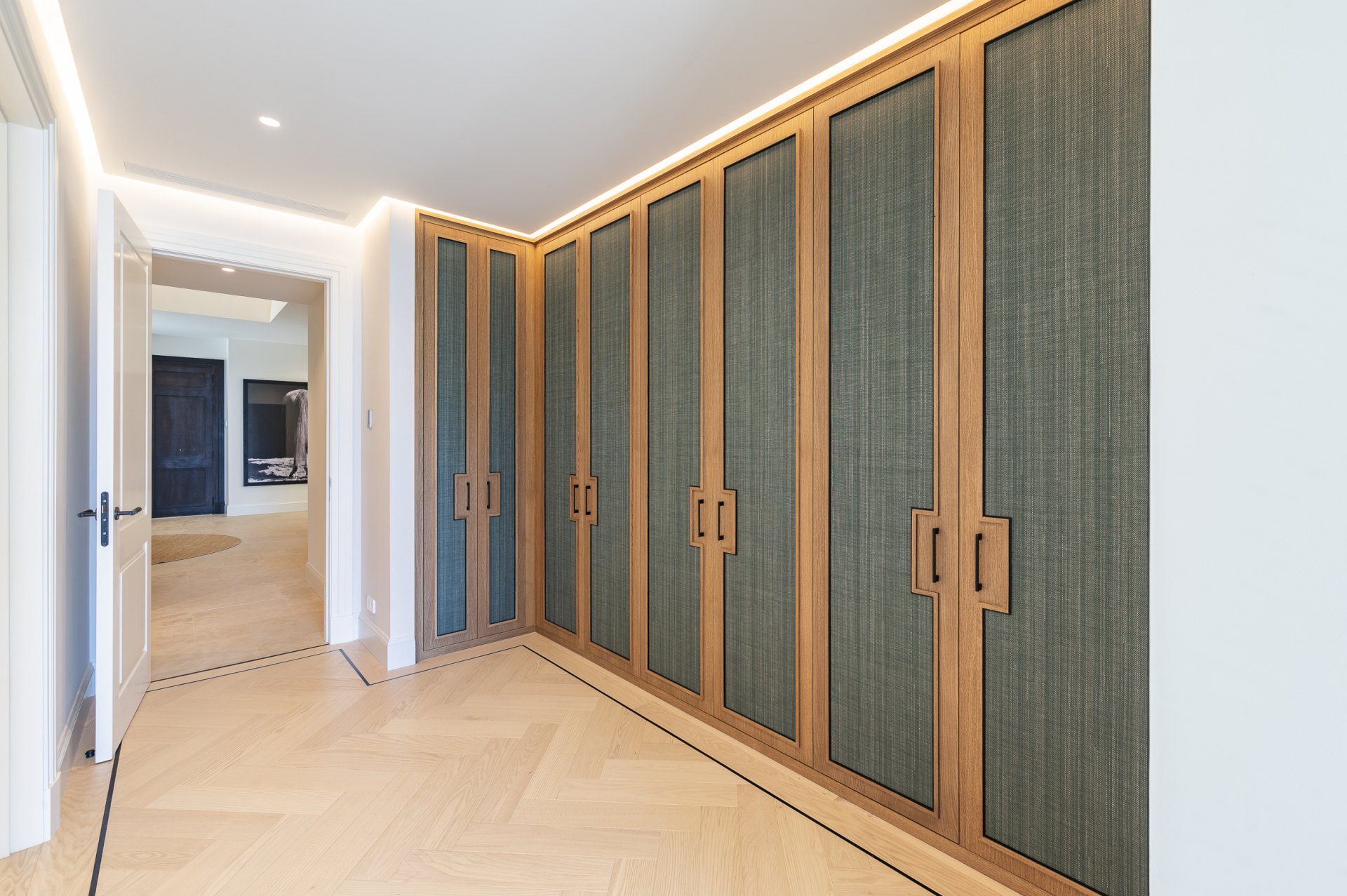 Exceptional luxury villa, with top security and beautiful views, in Cascada de Camojan