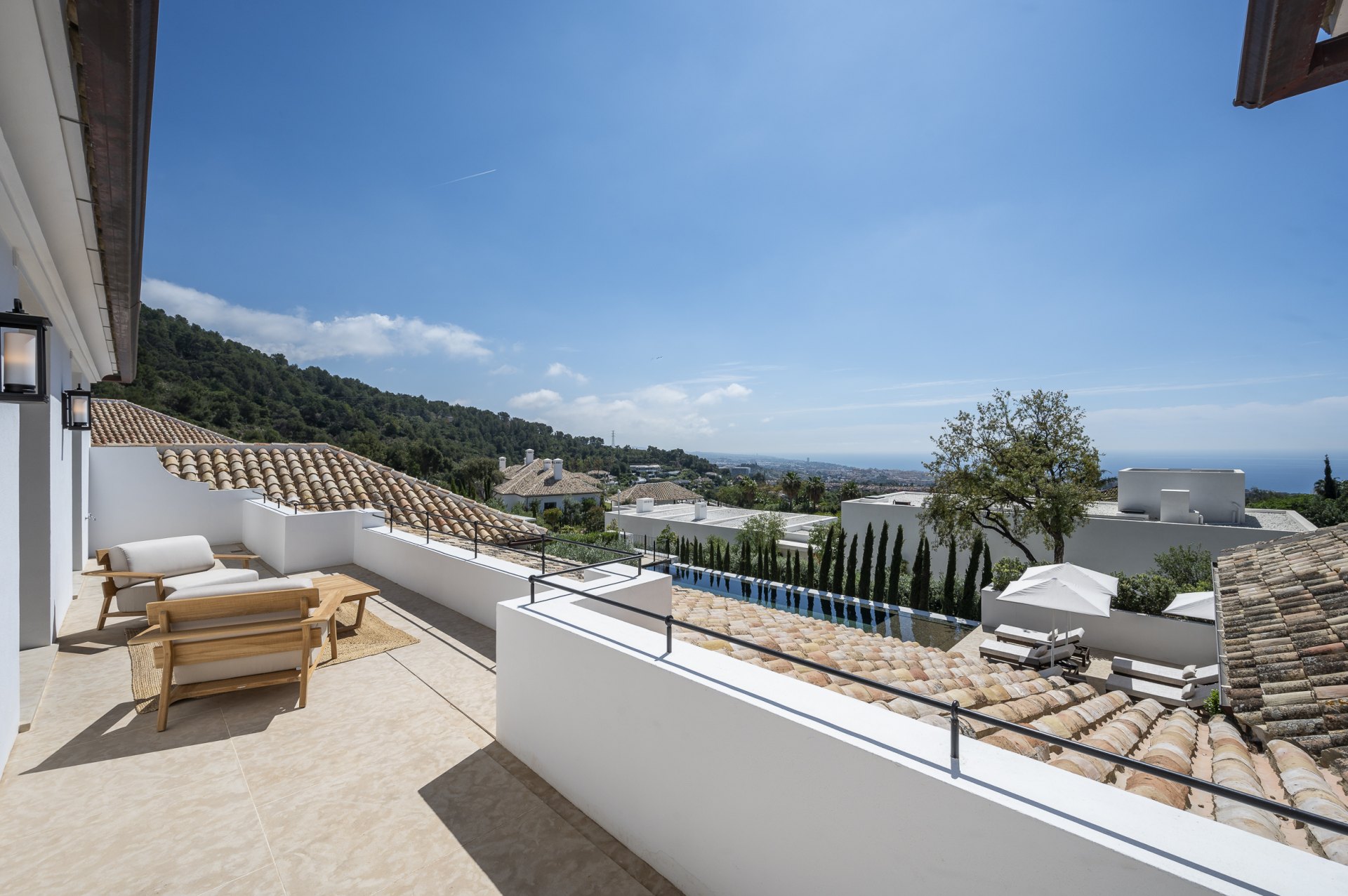 Exceptional luxury villa, with top security and beautiful views, in Cascada de Camojan