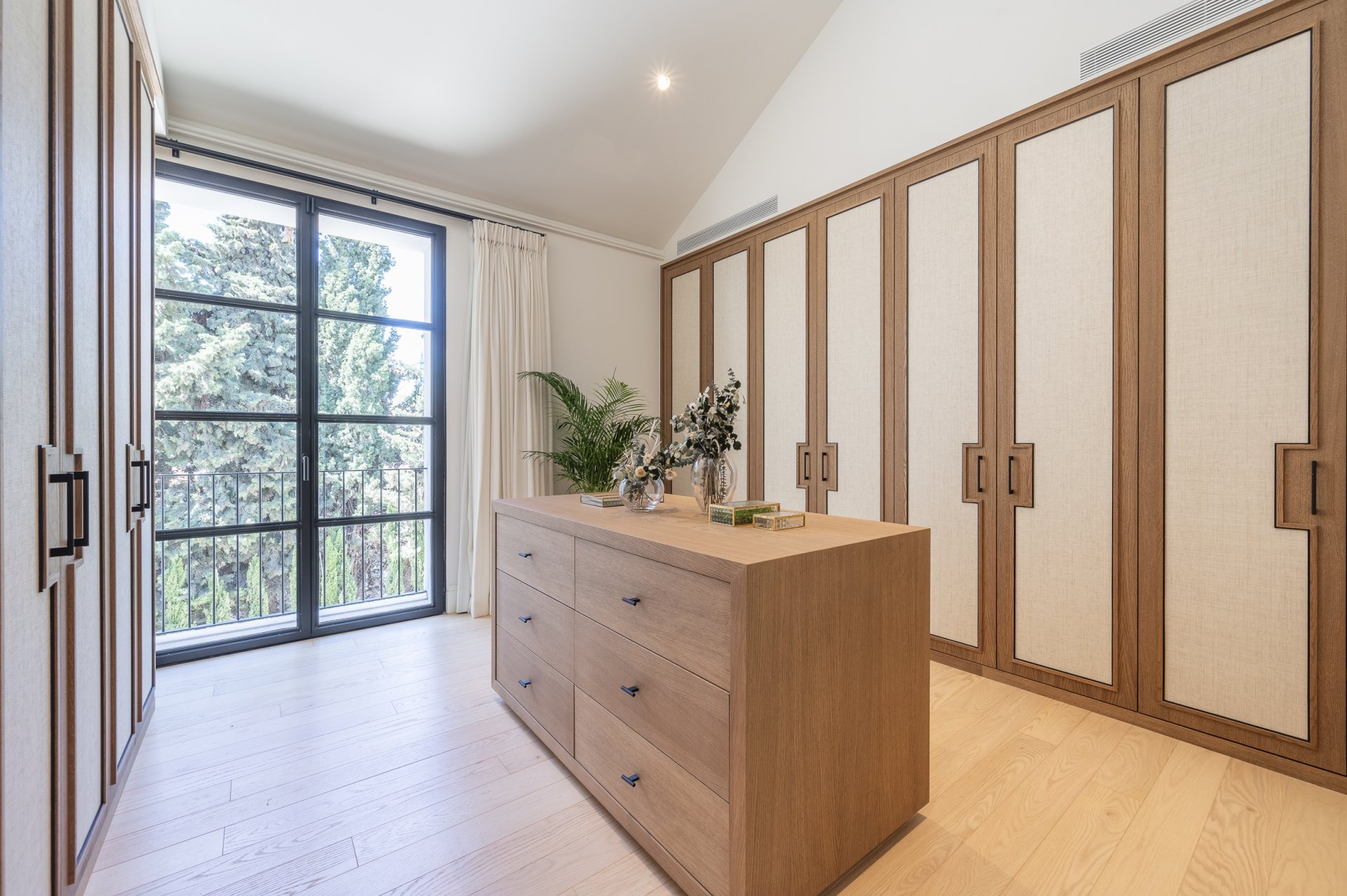 Exceptional luxury villa, with top security and beautiful views, in Cascada de Camojan