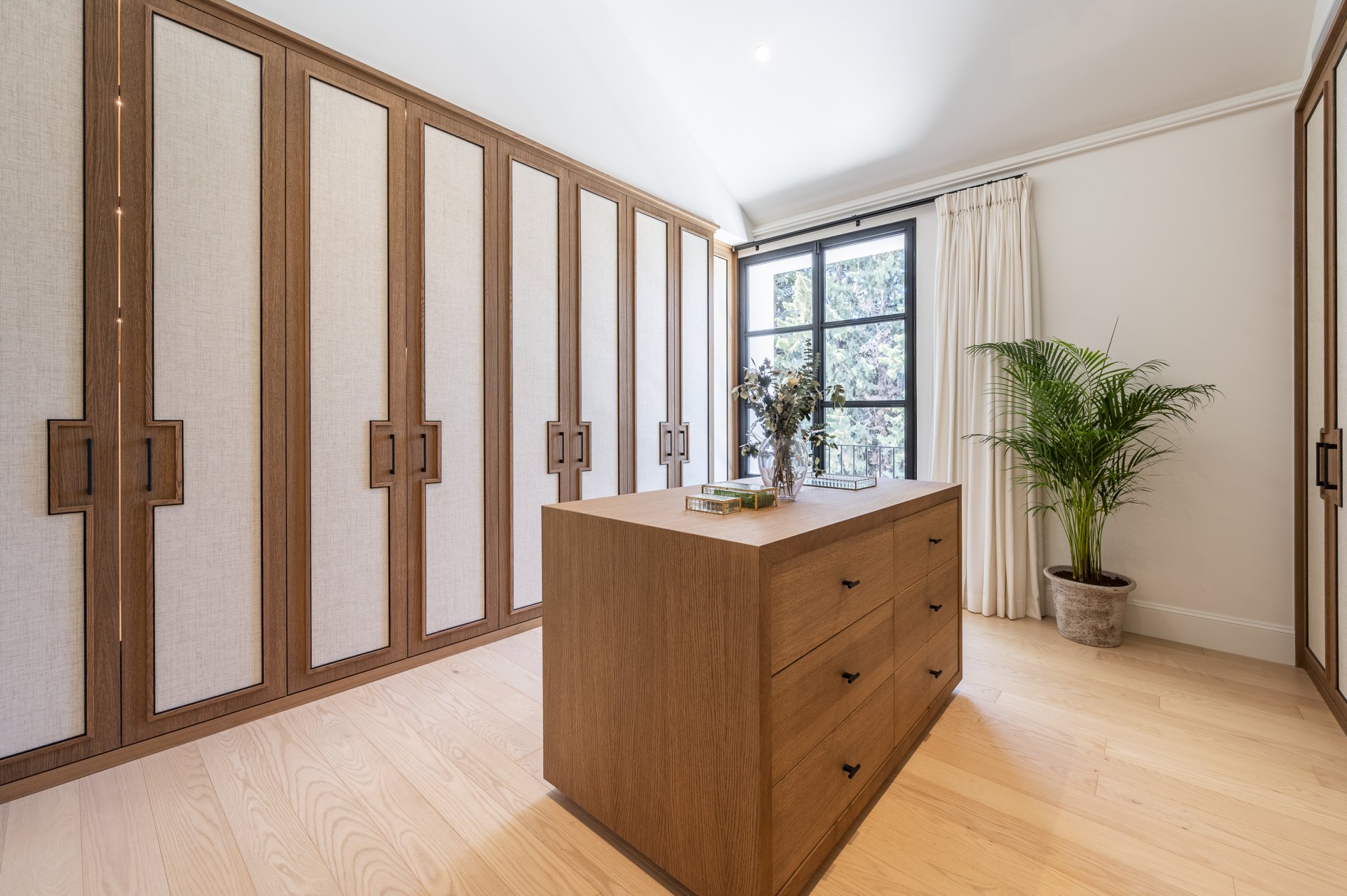 Exceptional luxury villa, with top security and beautiful views, in Cascada de Camojan