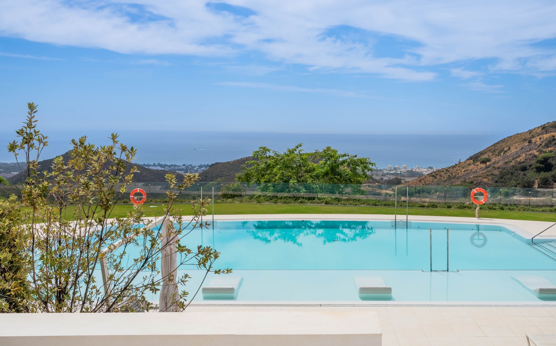 Encantador y lujoso apartamento con increíbles vistas al mar en Palo Alto, Ojén