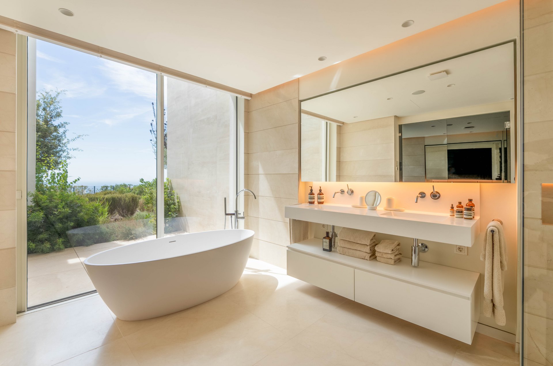 Encantador y lujoso apartamento con increíbles vistas al mar en Palo Alto, Ojén