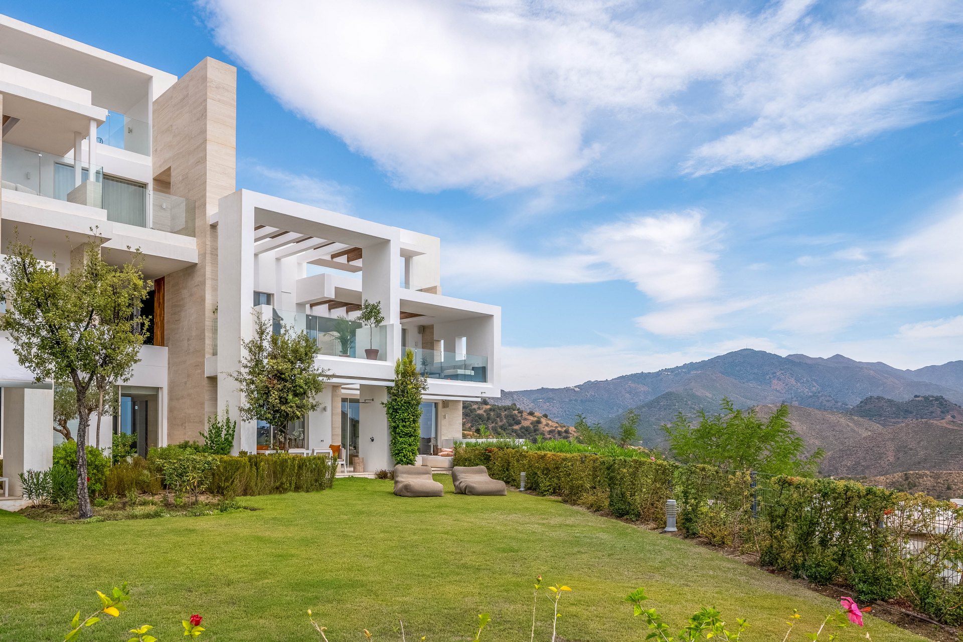 Encantador y lujoso apartamento con increíbles vistas al mar en Palo Alto, Ojén