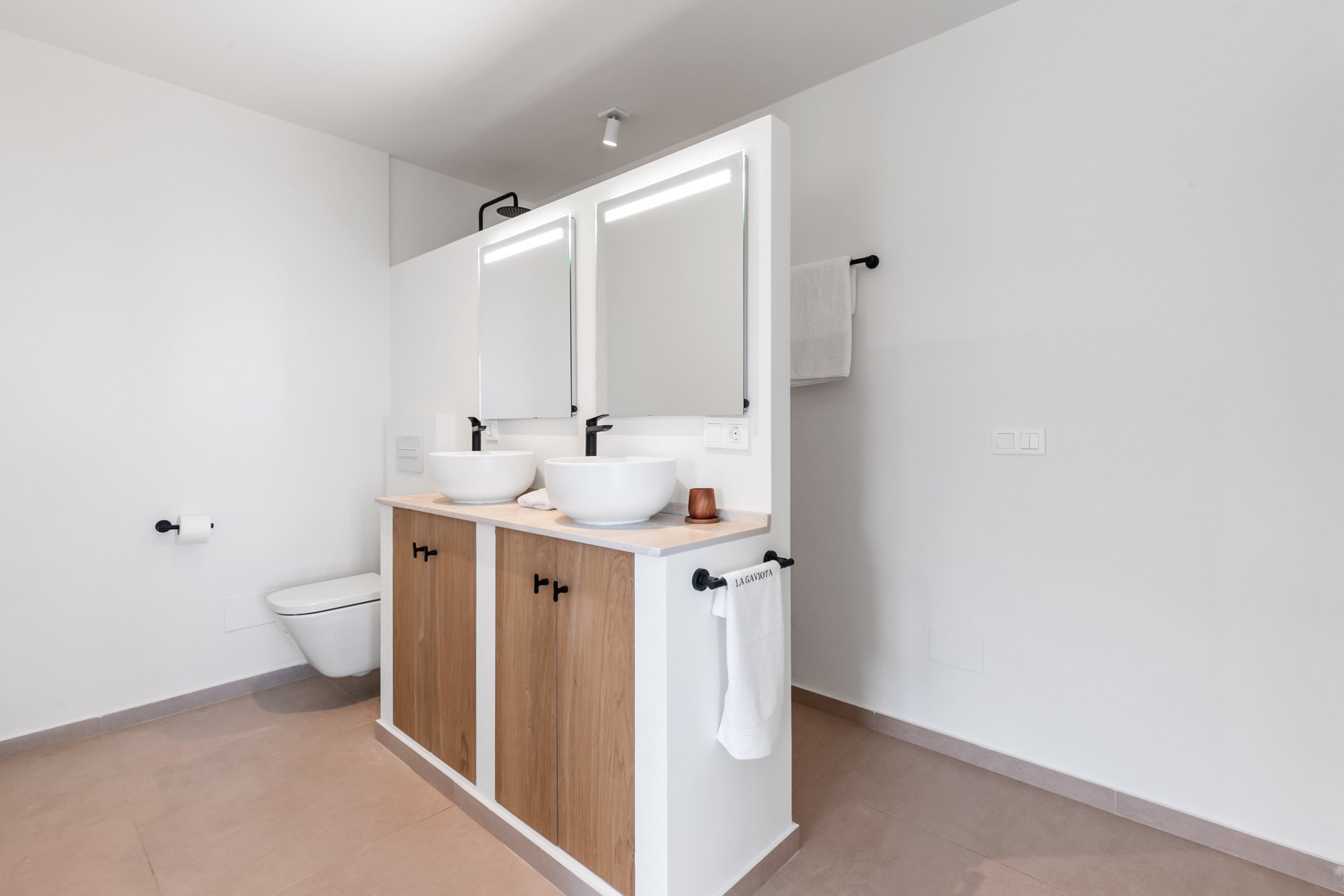 Villa con impresionantes vistas al mar con pista de tenis privada