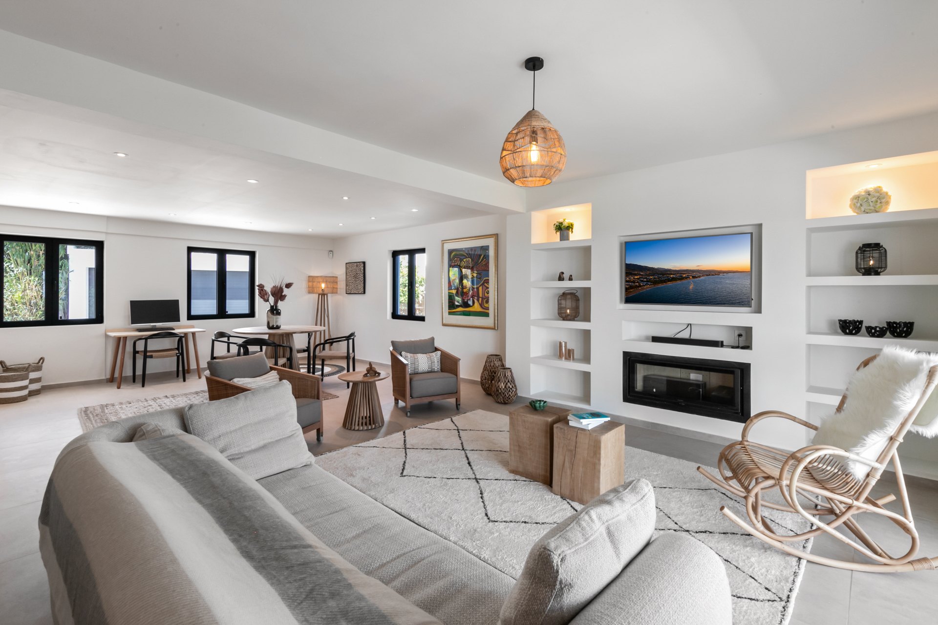 Villa con impresionantes vistas al mar con pista de tenis privada