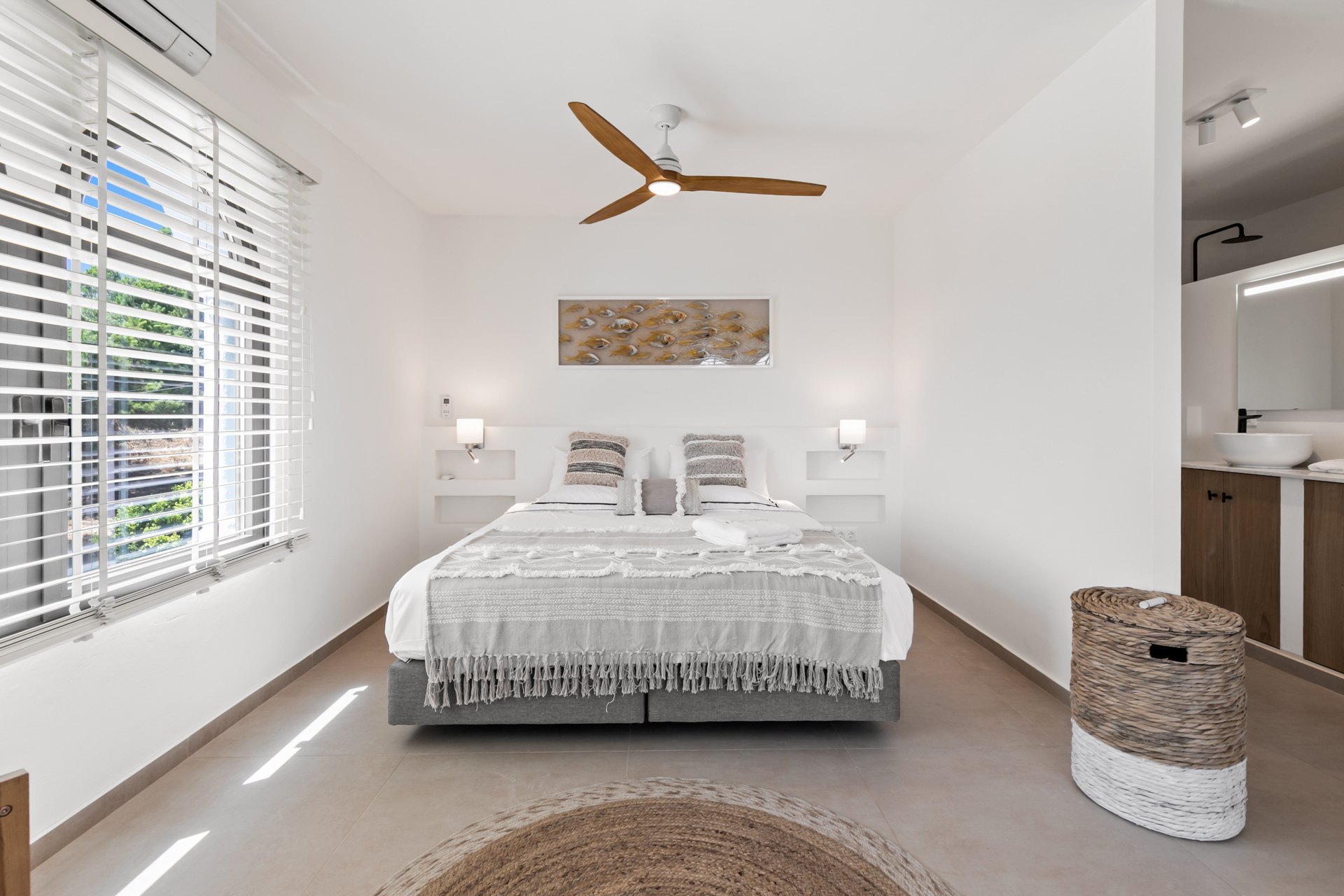 Villa con impresionantes vistas al mar con pista de tenis privada