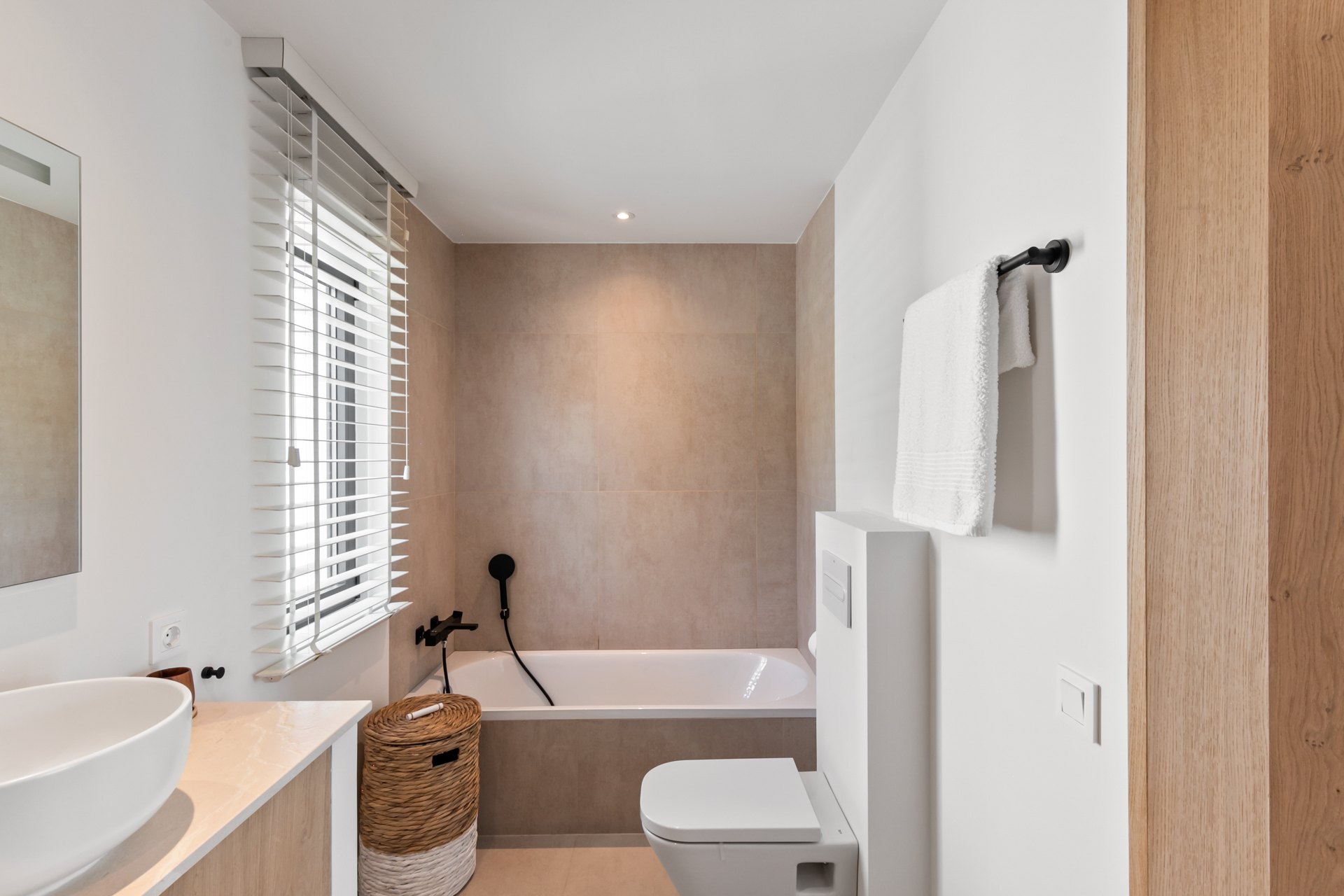 Villa con impresionantes vistas al mar con pista de tenis privada