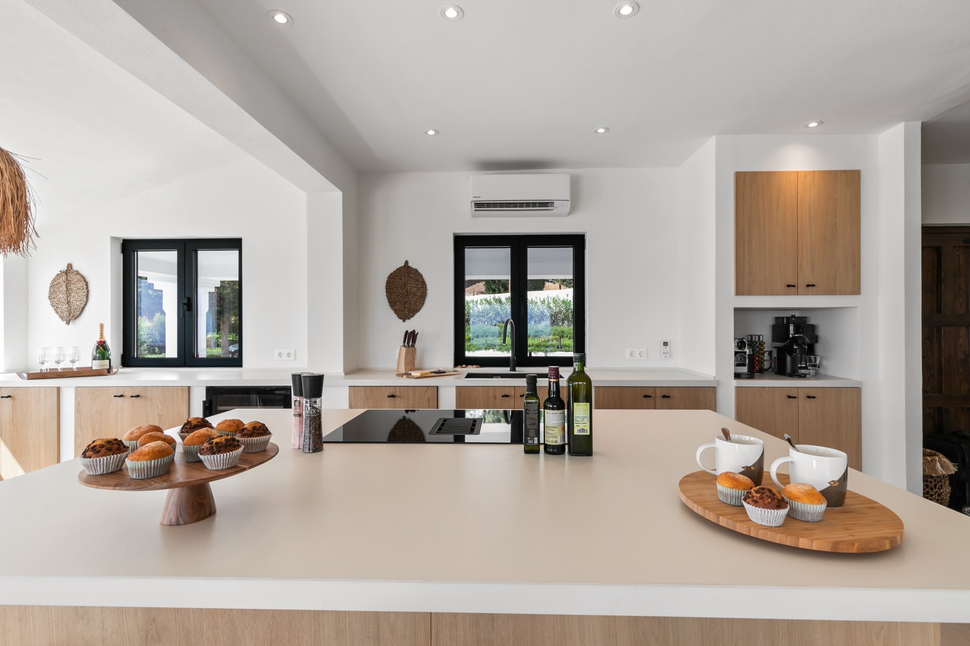 Villa con impresionantes vistas al mar con pista de tenis privada