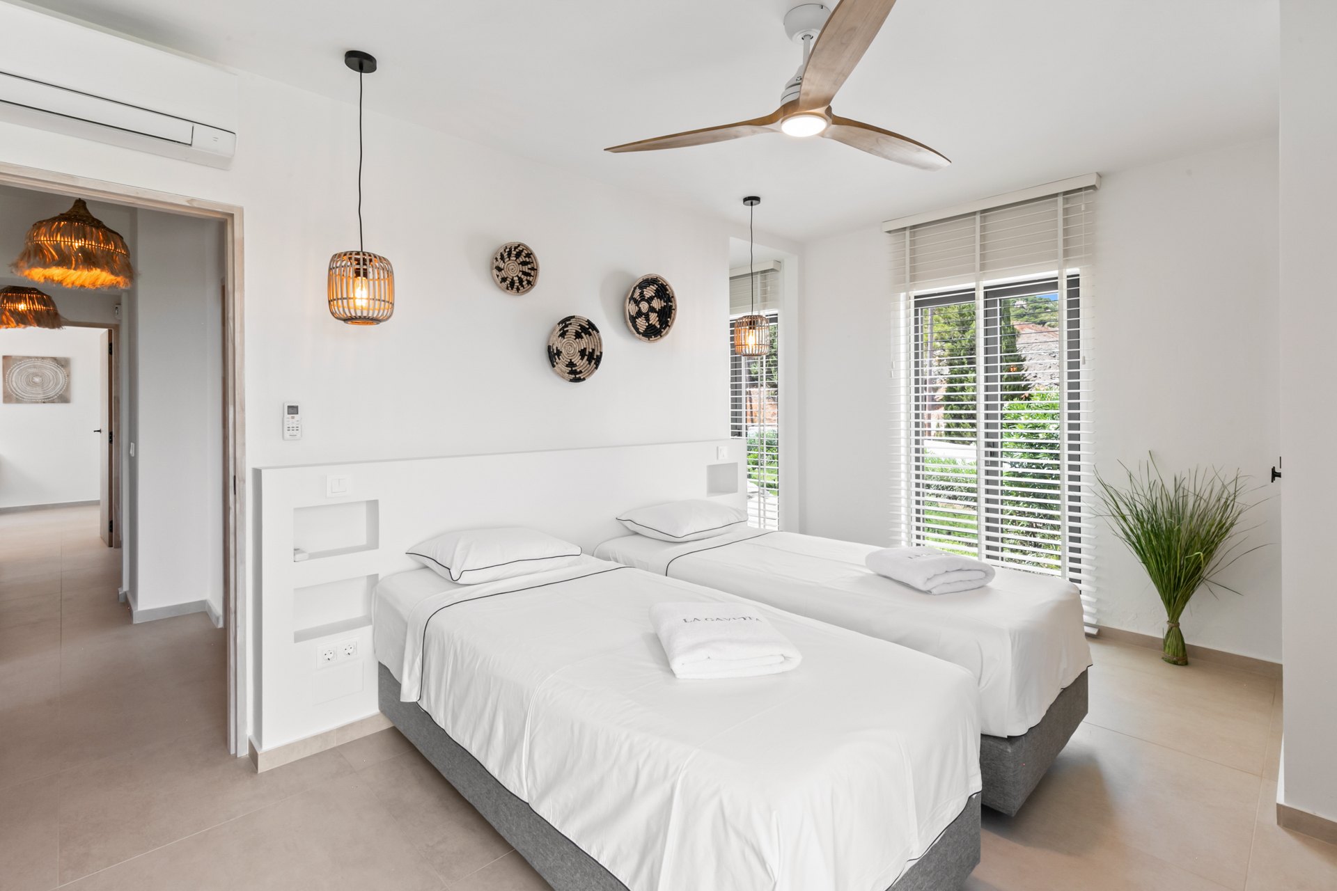 Villa con impresionantes vistas al mar con pista de tenis privada