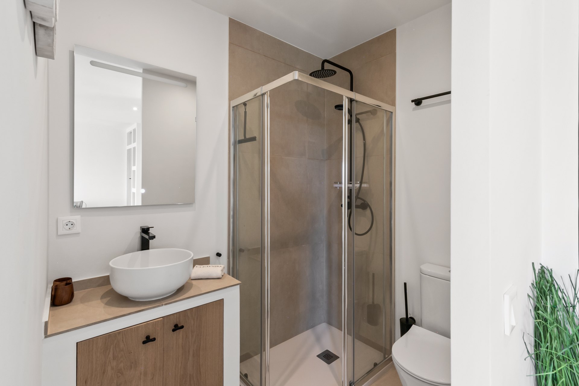 Villa con impresionantes vistas al mar con pista de tenis privada