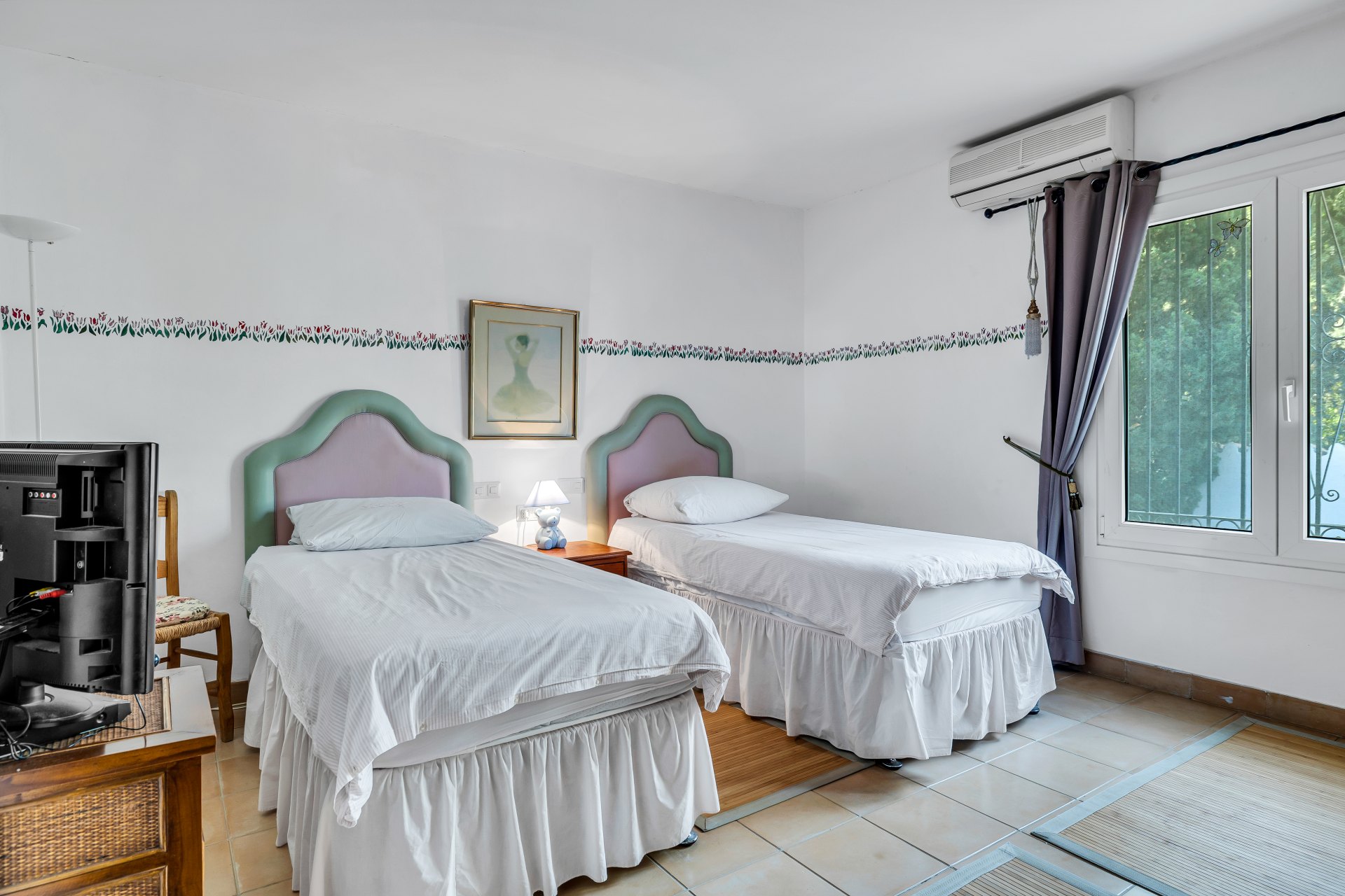 Encantadora villa rústica situada en el tranquilo paraje de Estepona