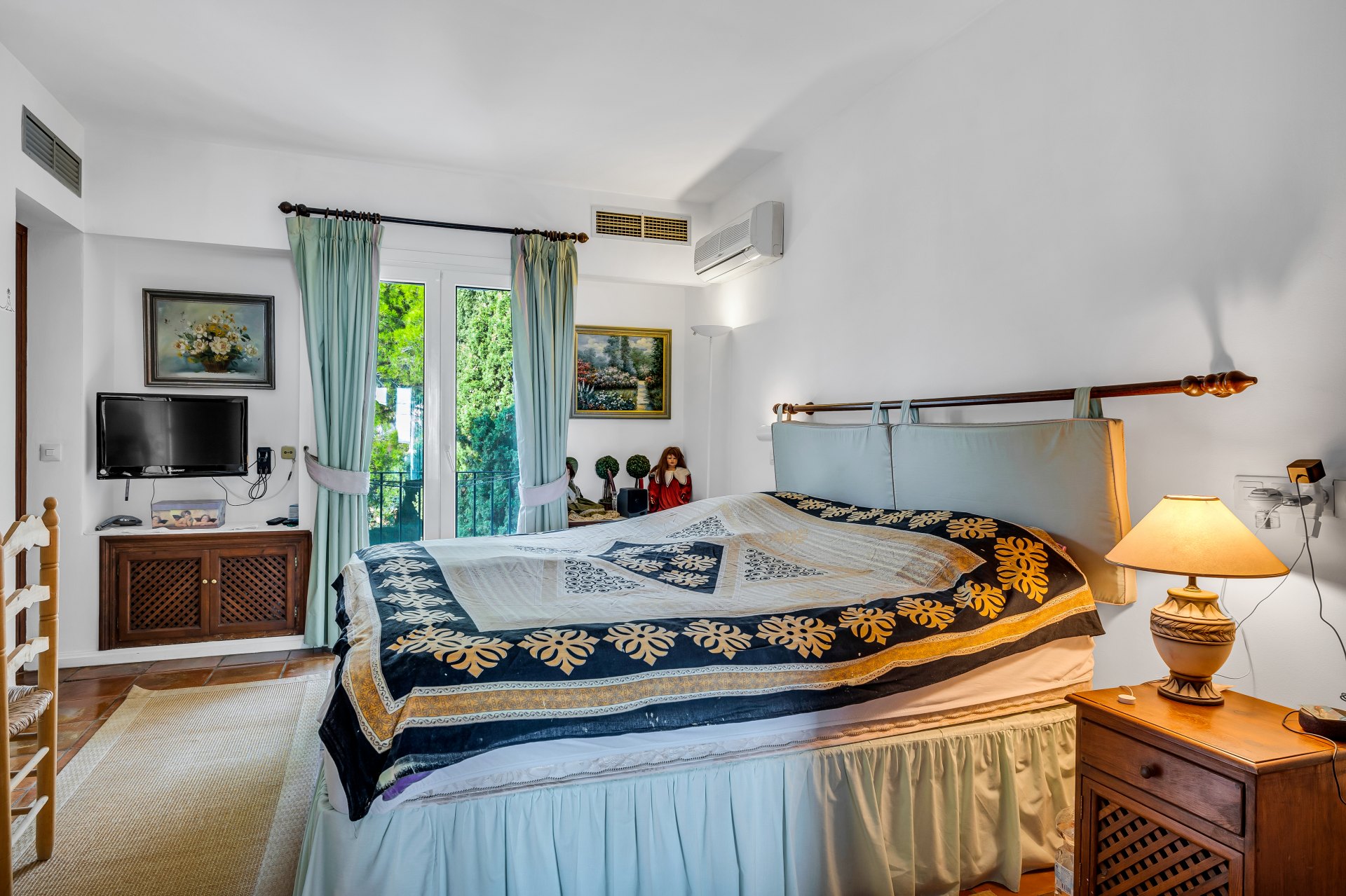 Encantadora villa rústica situada en el tranquilo paraje de Estepona