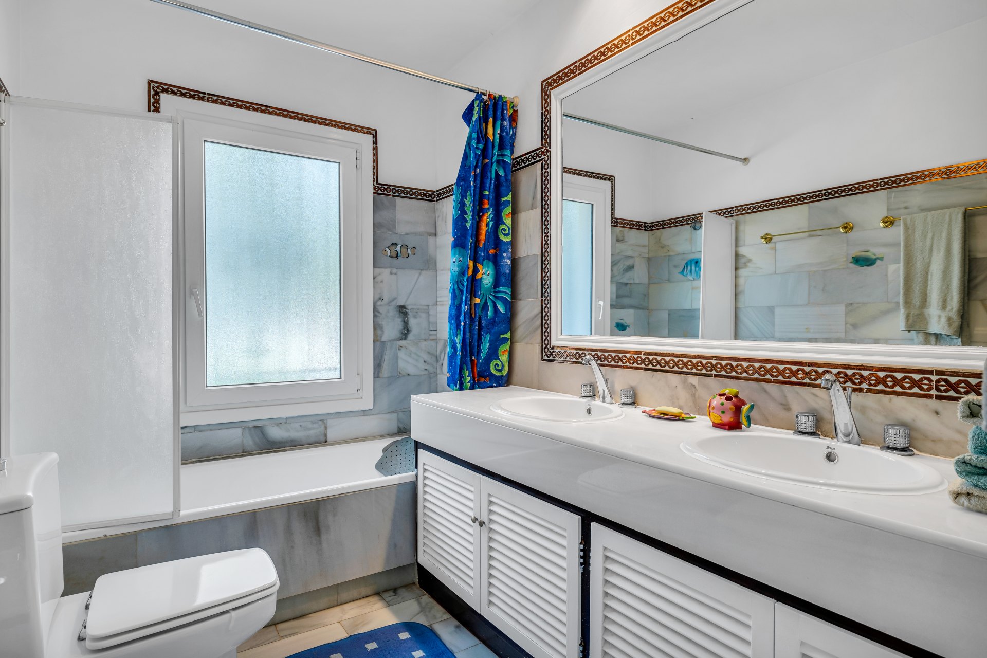 Encantadora villa rústica situada en el tranquilo paraje de Estepona