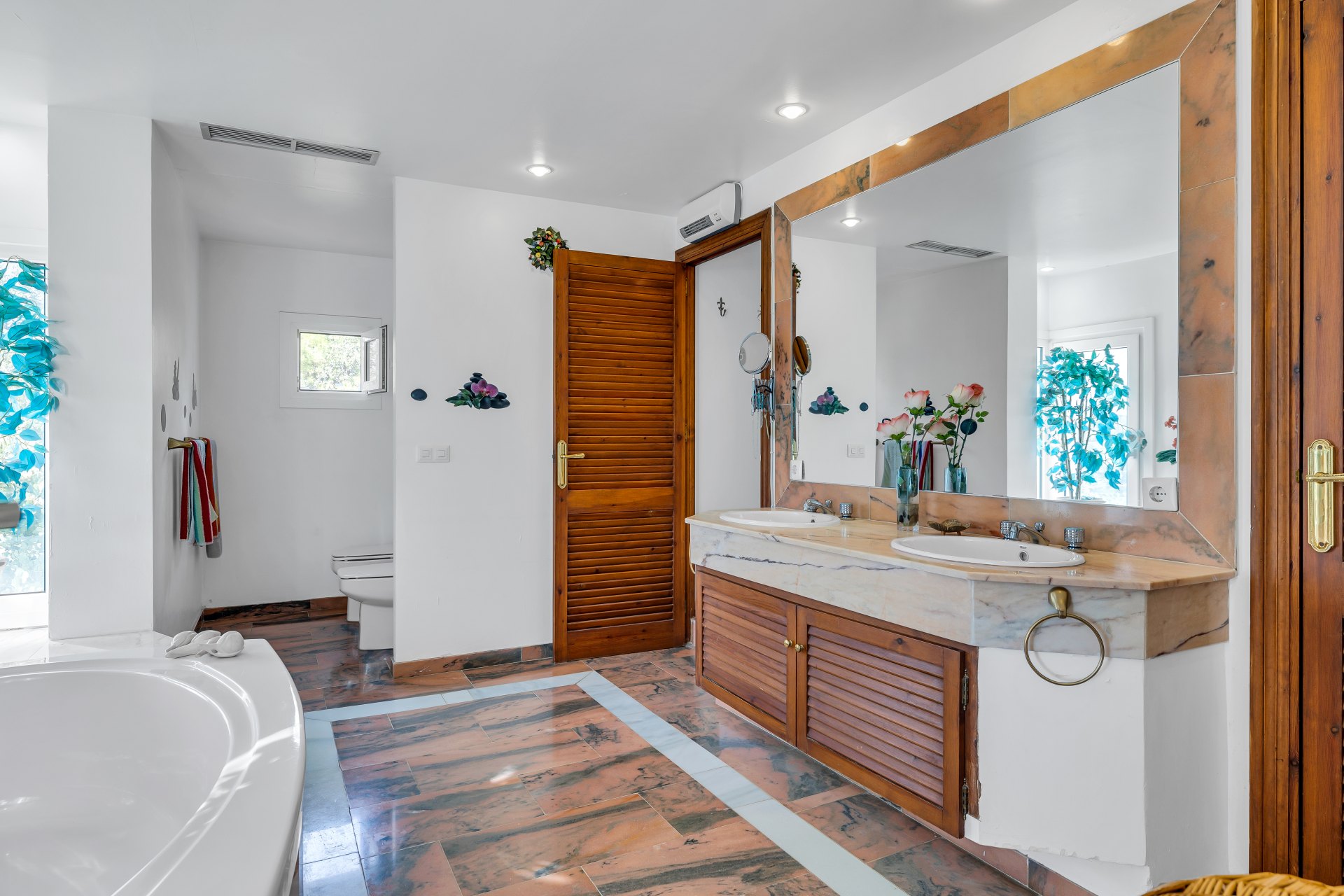 Encantadora villa rústica situada en el tranquilo paraje de Estepona