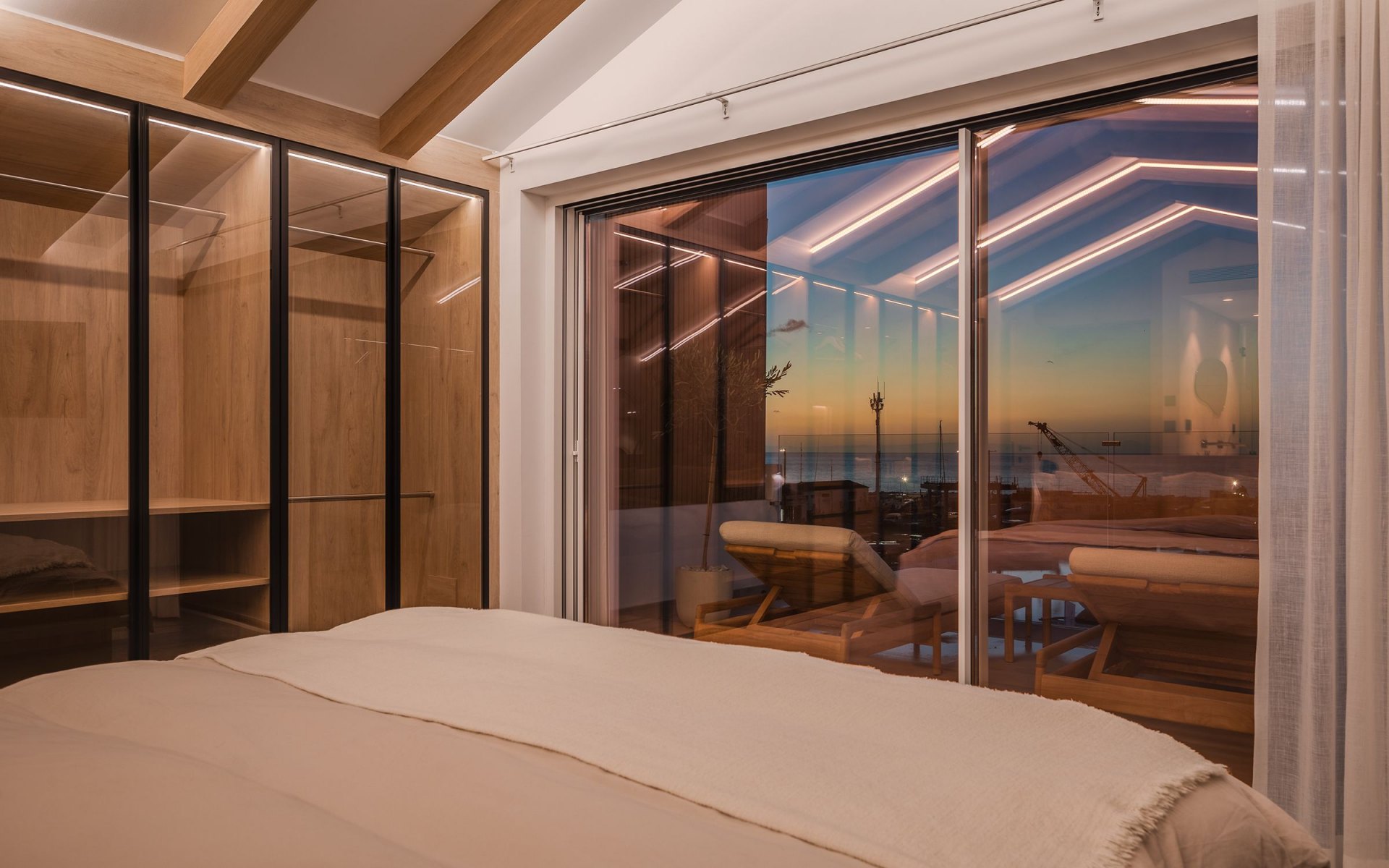 State-of-the-art refurbished duplex penthouse with spectacular panoramic views of Puerto Banús