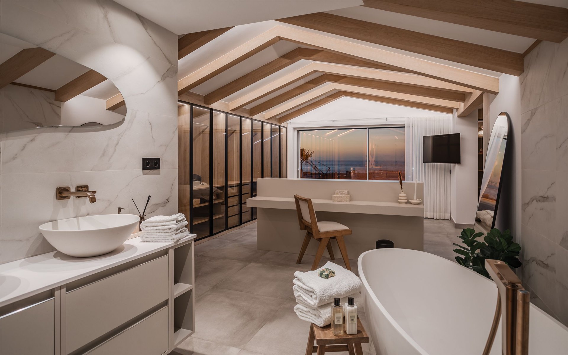 State-of-the-art refurbished duplex penthouse with spectacular panoramic views of Puerto Banús