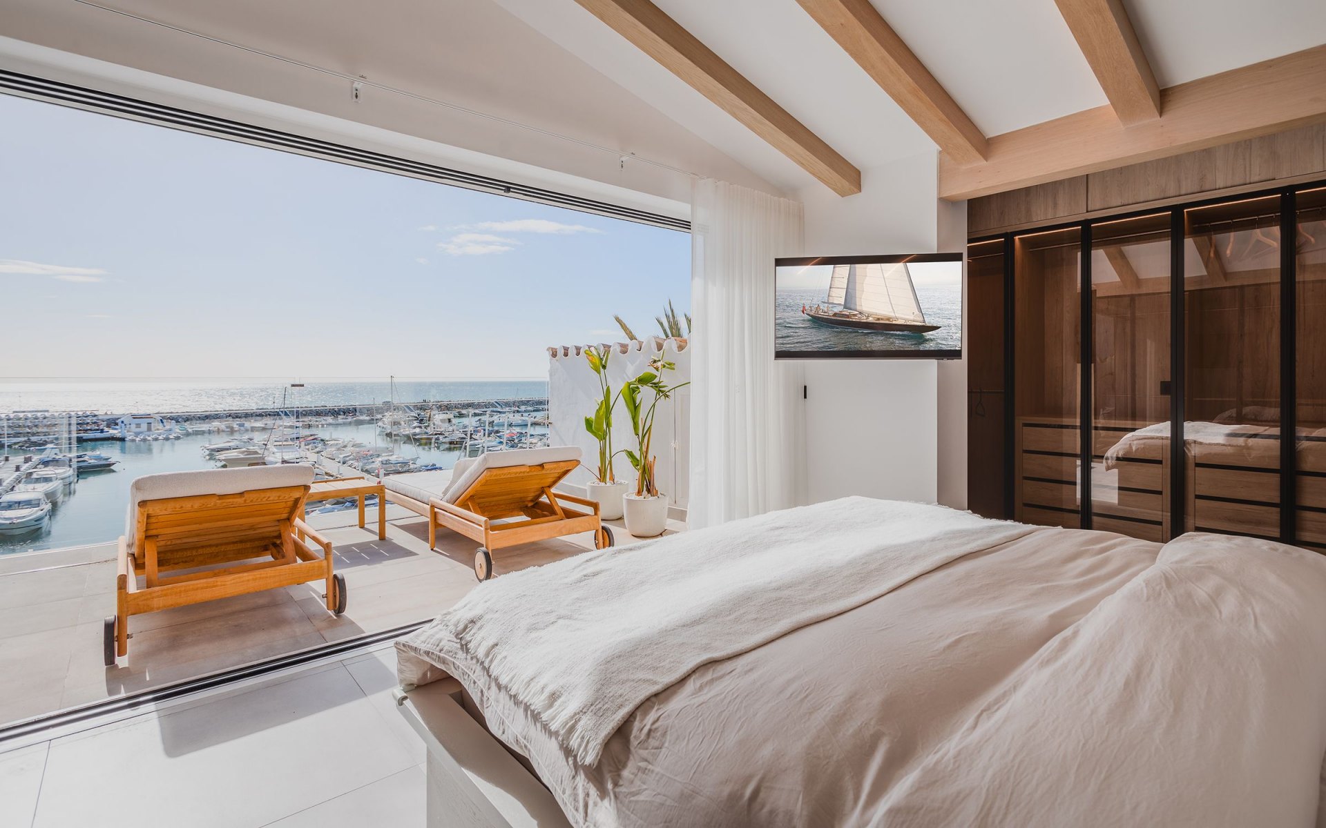 State-of-the-art refurbished duplex penthouse with spectacular panoramic views of Puerto Banús