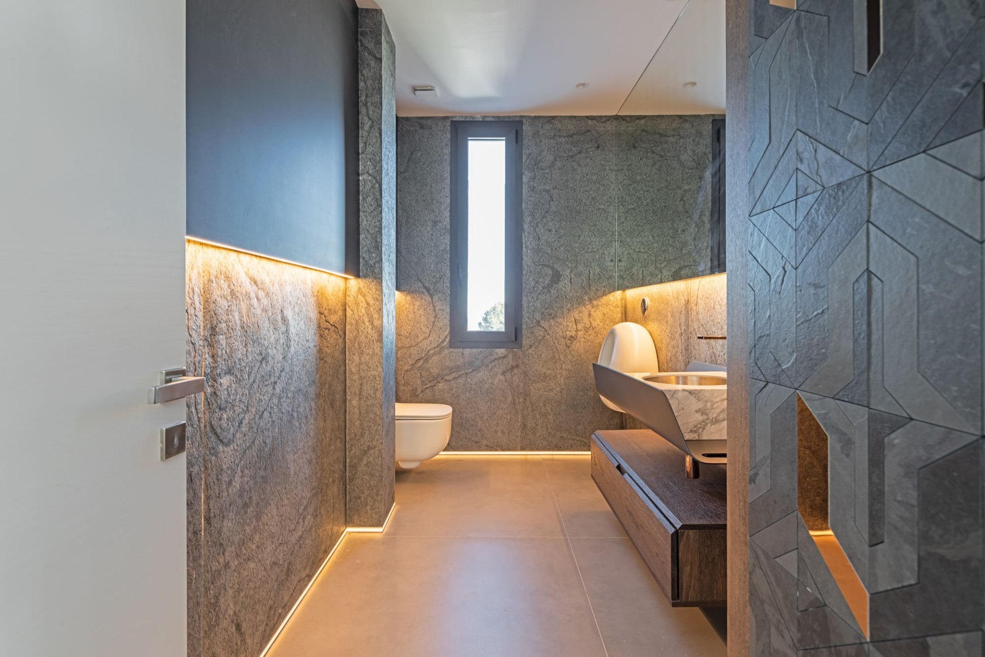 Splendid villa with sea views in the prestigious urbanisation La Capellania