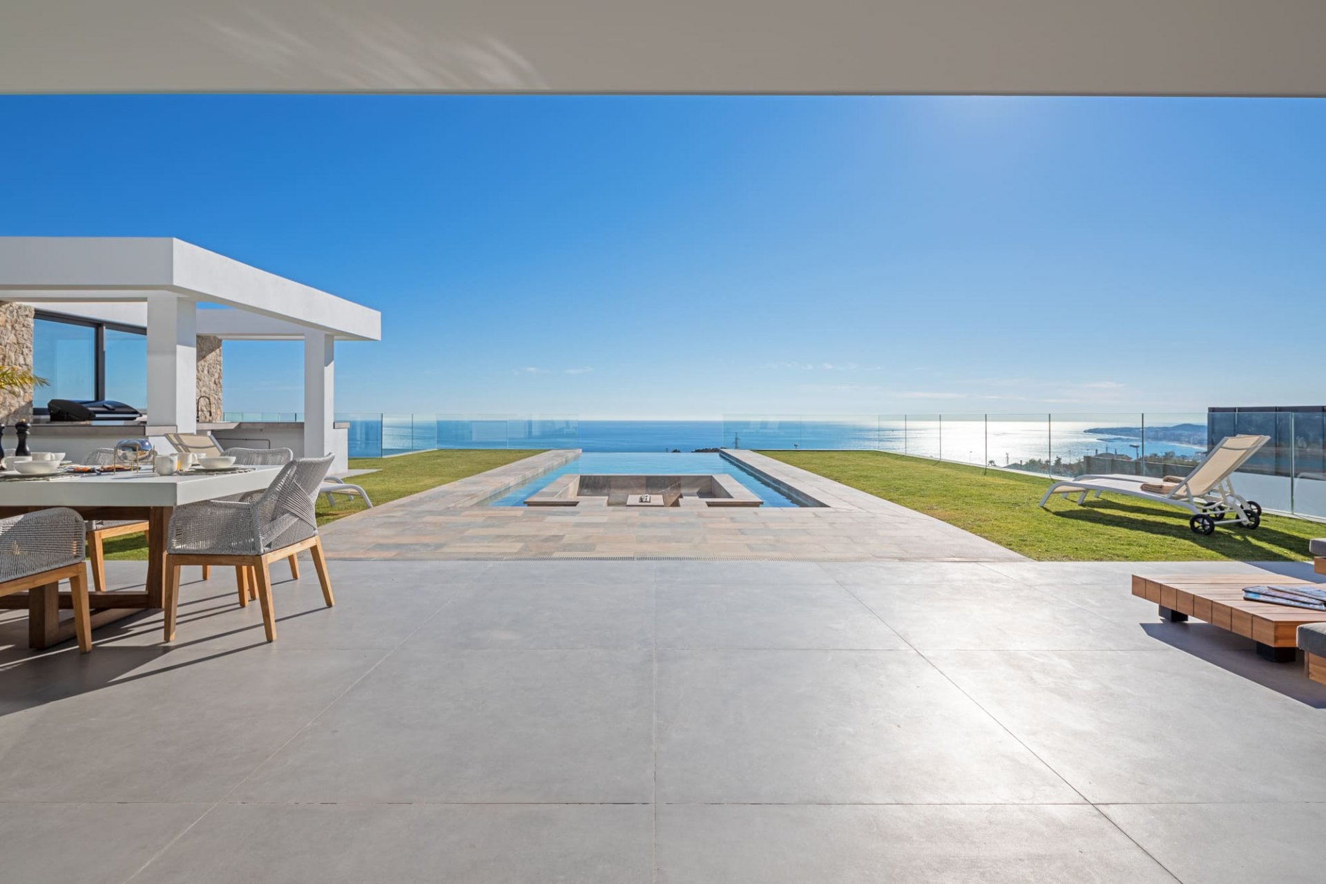Splendid villa with sea views in the prestigious urbanisation La Capellania