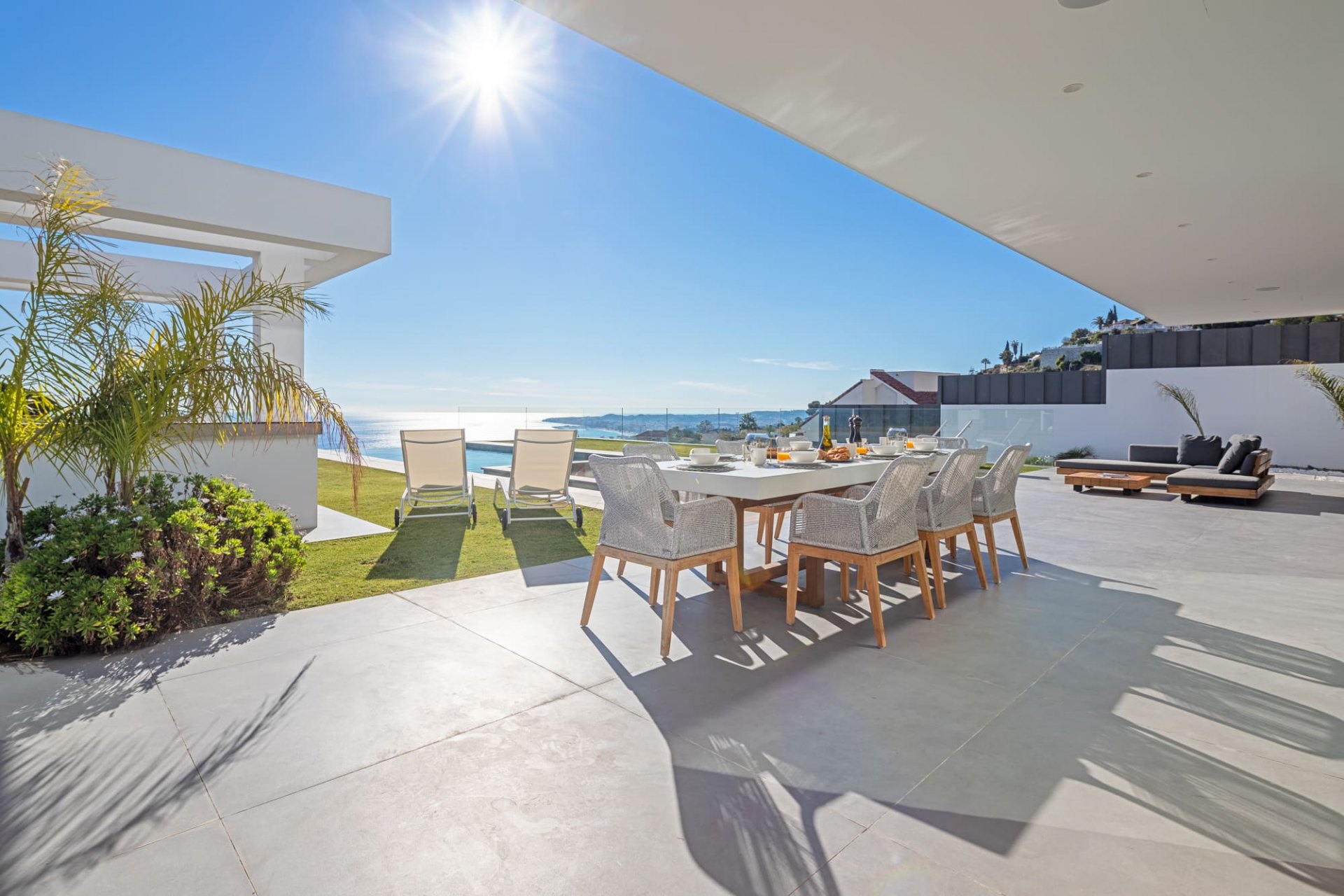 Splendid villa with sea views in the prestigious urbanisation La Capellania