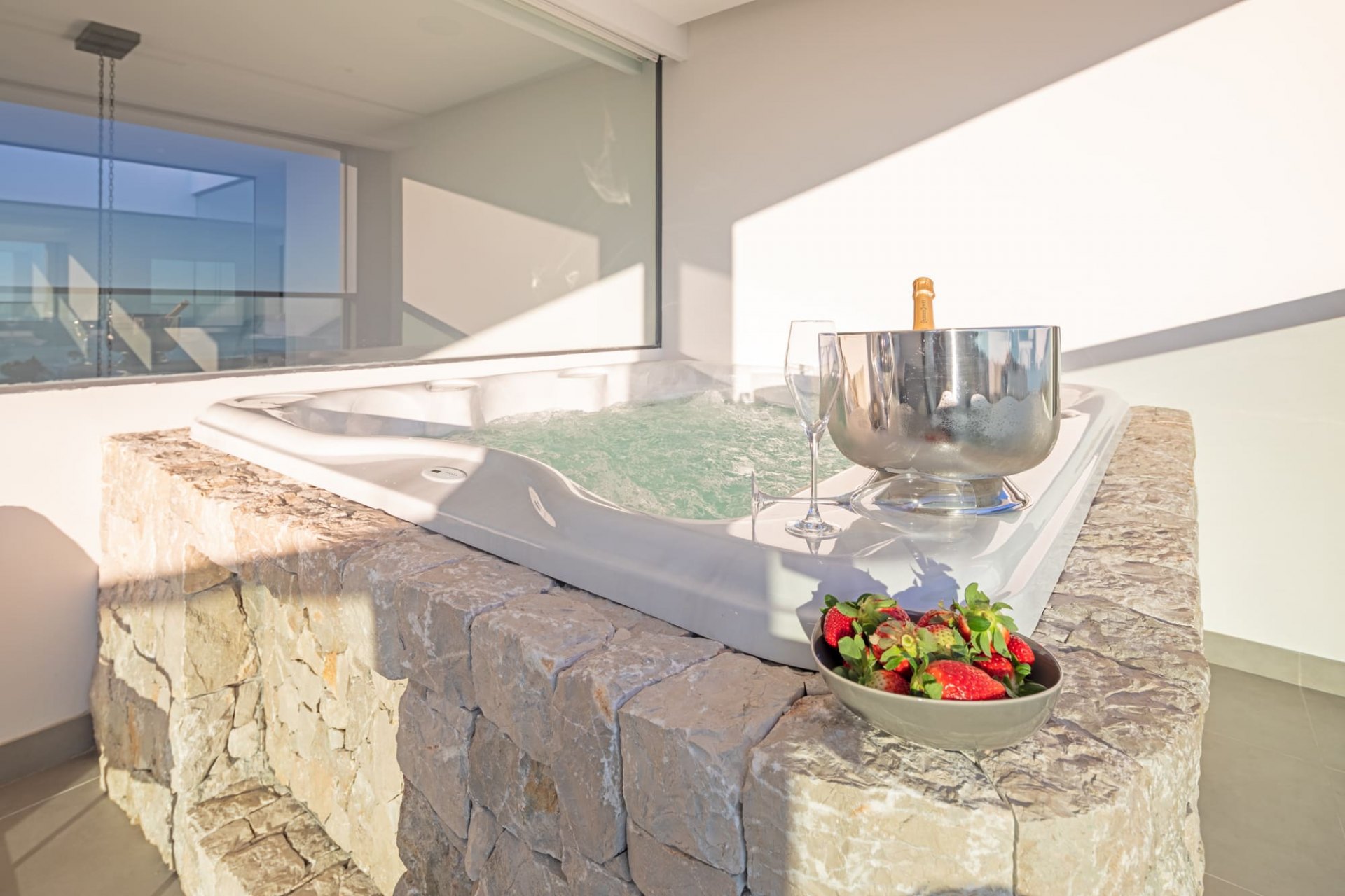 Splendid villa with sea views in the prestigious urbanisation La Capellania