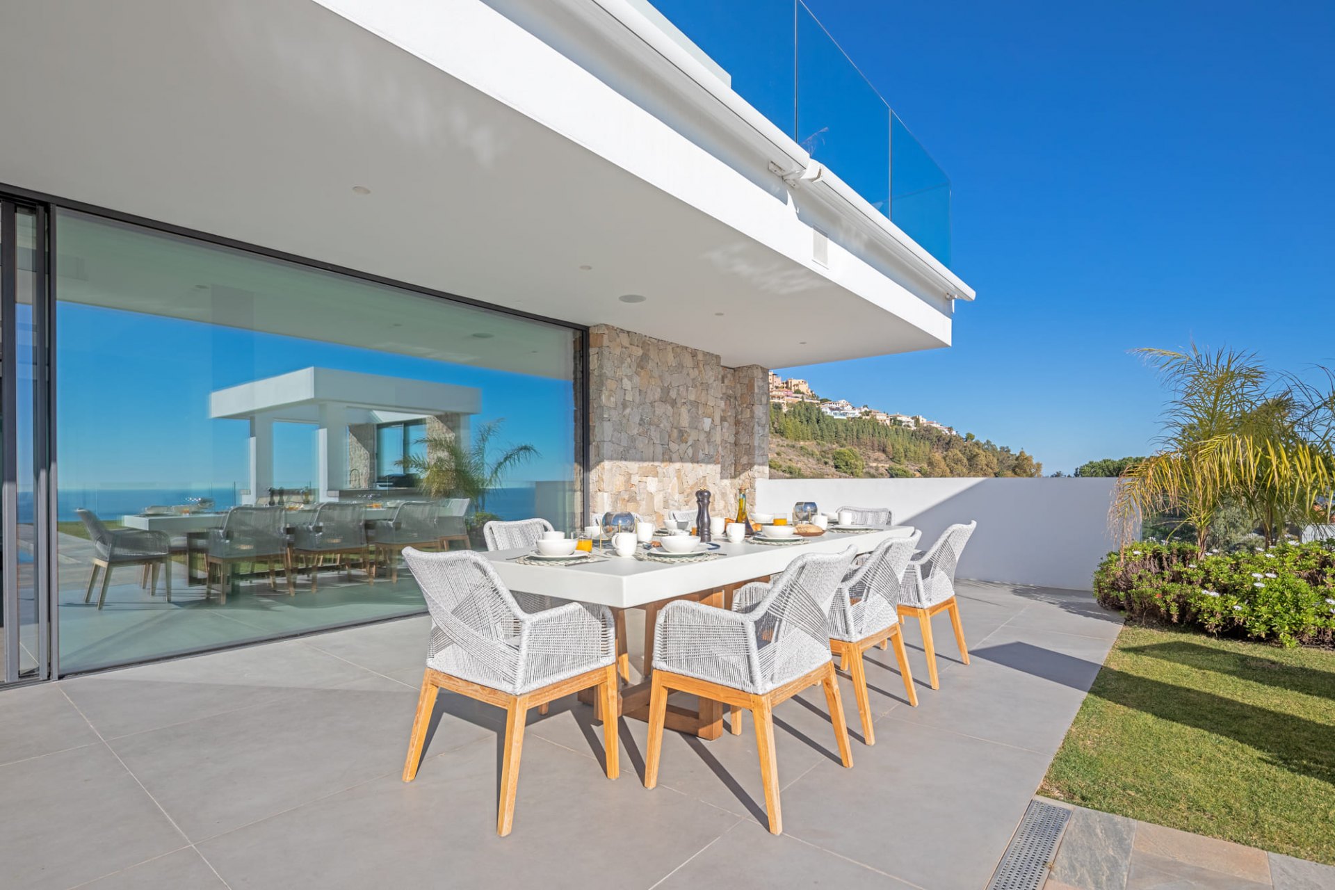 Splendid villa with sea views in the prestigious urbanisation La Capellania