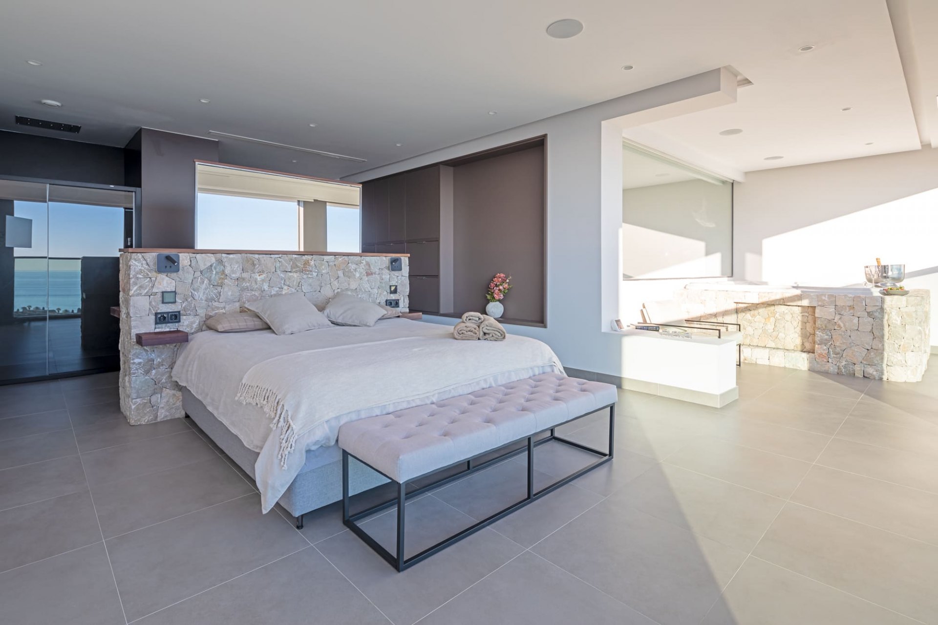 Splendid villa with sea views in the prestigious urbanisation La Capellania