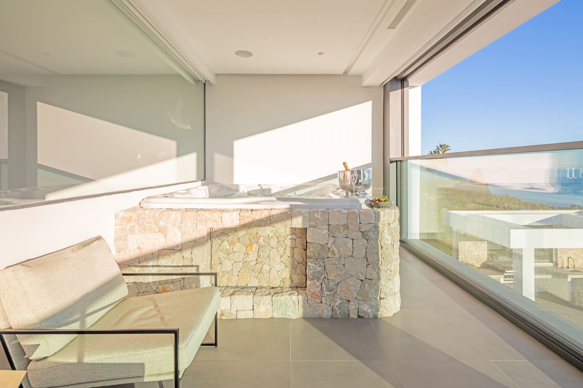 Splendid villa with sea views in the prestigious urbanisation La Capellania