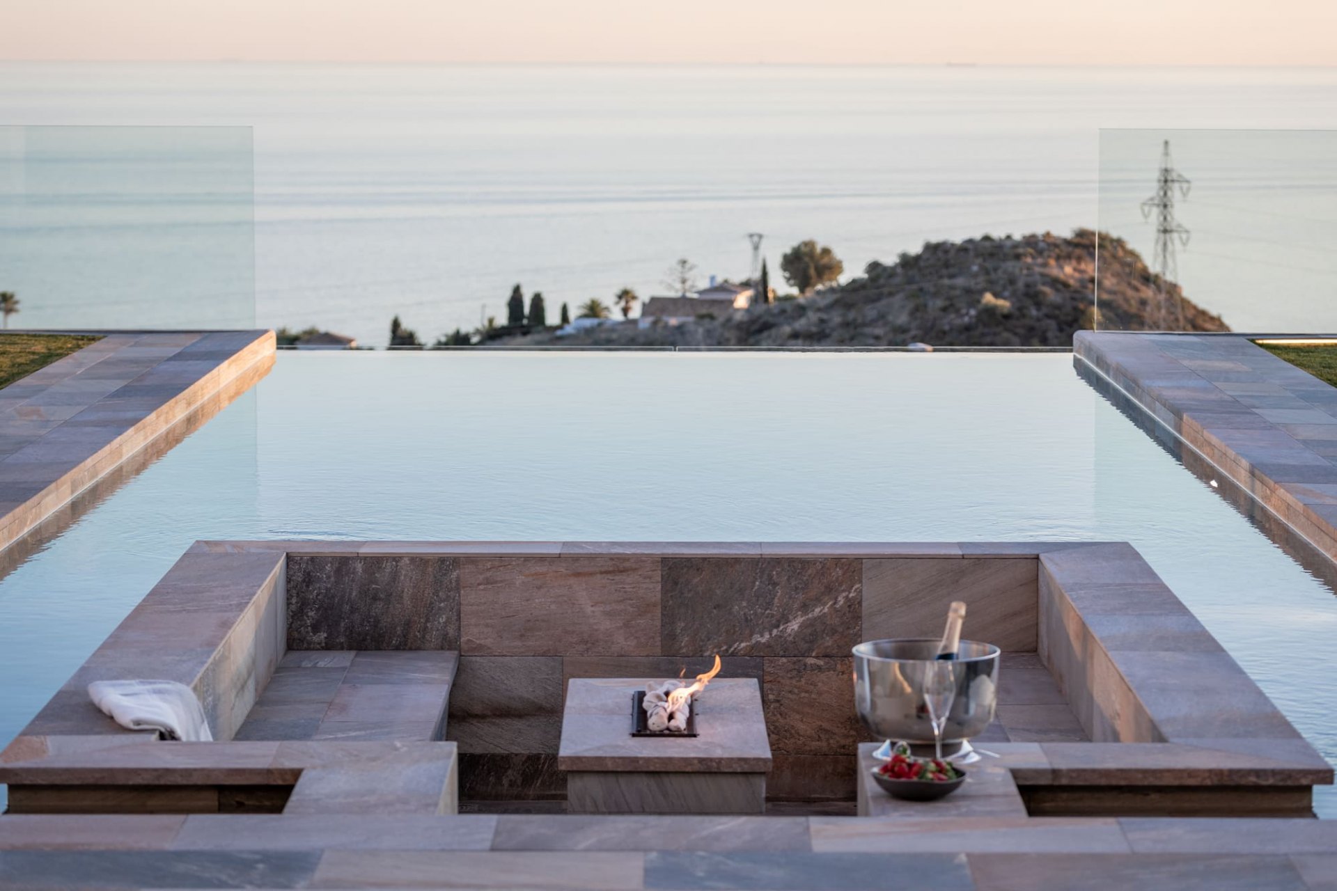 Splendid villa with sea views in the prestigious urbanisation La Capellania