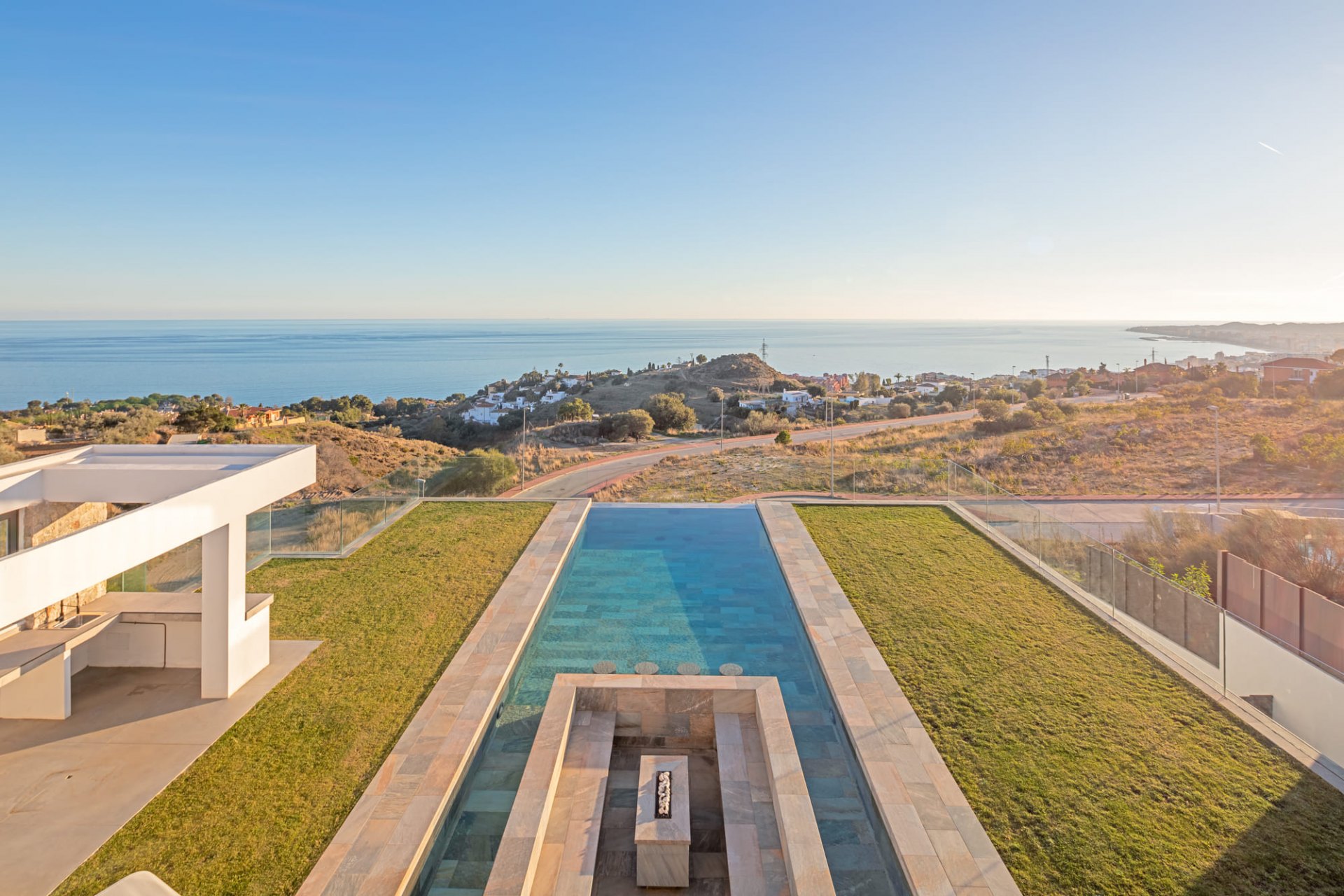 Splendid villa with sea views in the prestigious urbanisation La Capellania