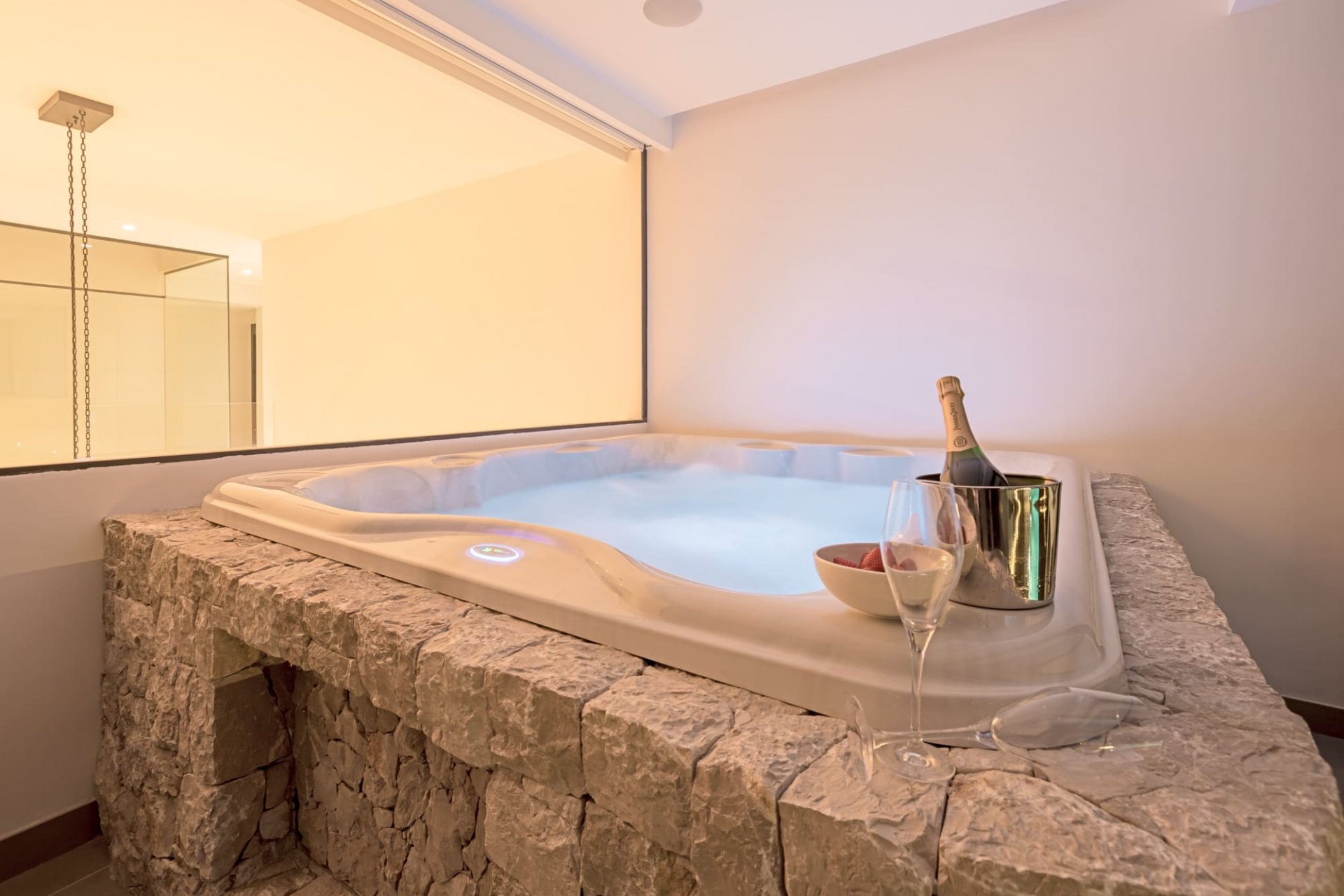 Splendid villa with sea views in the prestigious urbanisation La Capellania